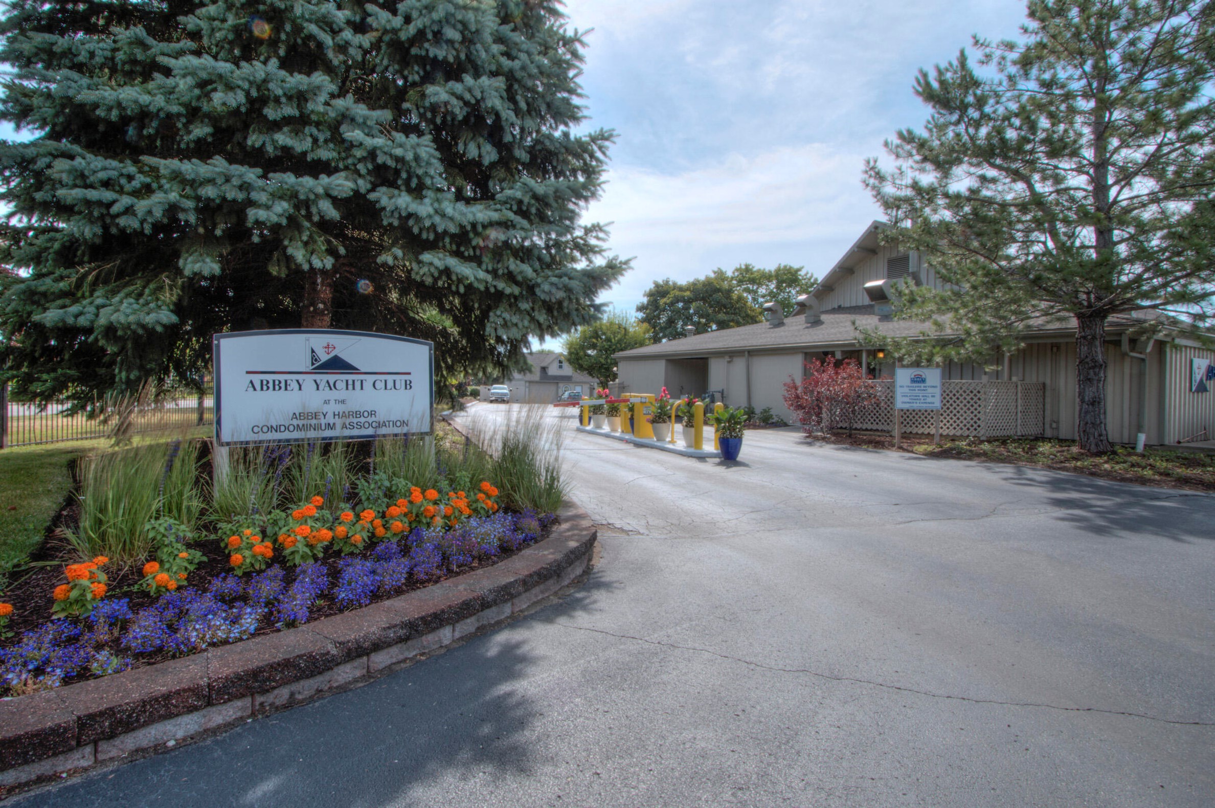 271 Fontana Blvd #557, Fontana, WI 53125