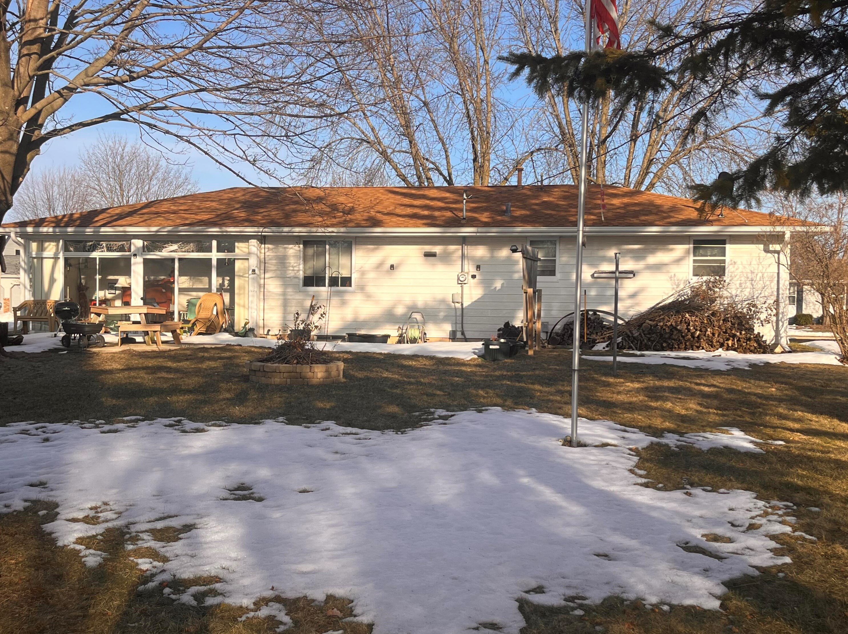 924 S 41st St, Manitowoc, WI 54220