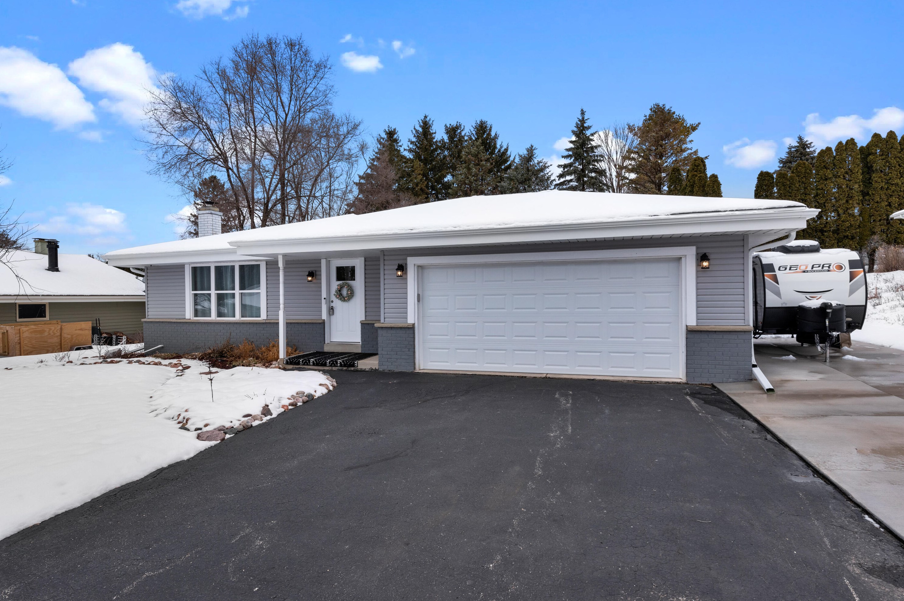 1518 Grandview Ave, Oconomowoc, WI 53066