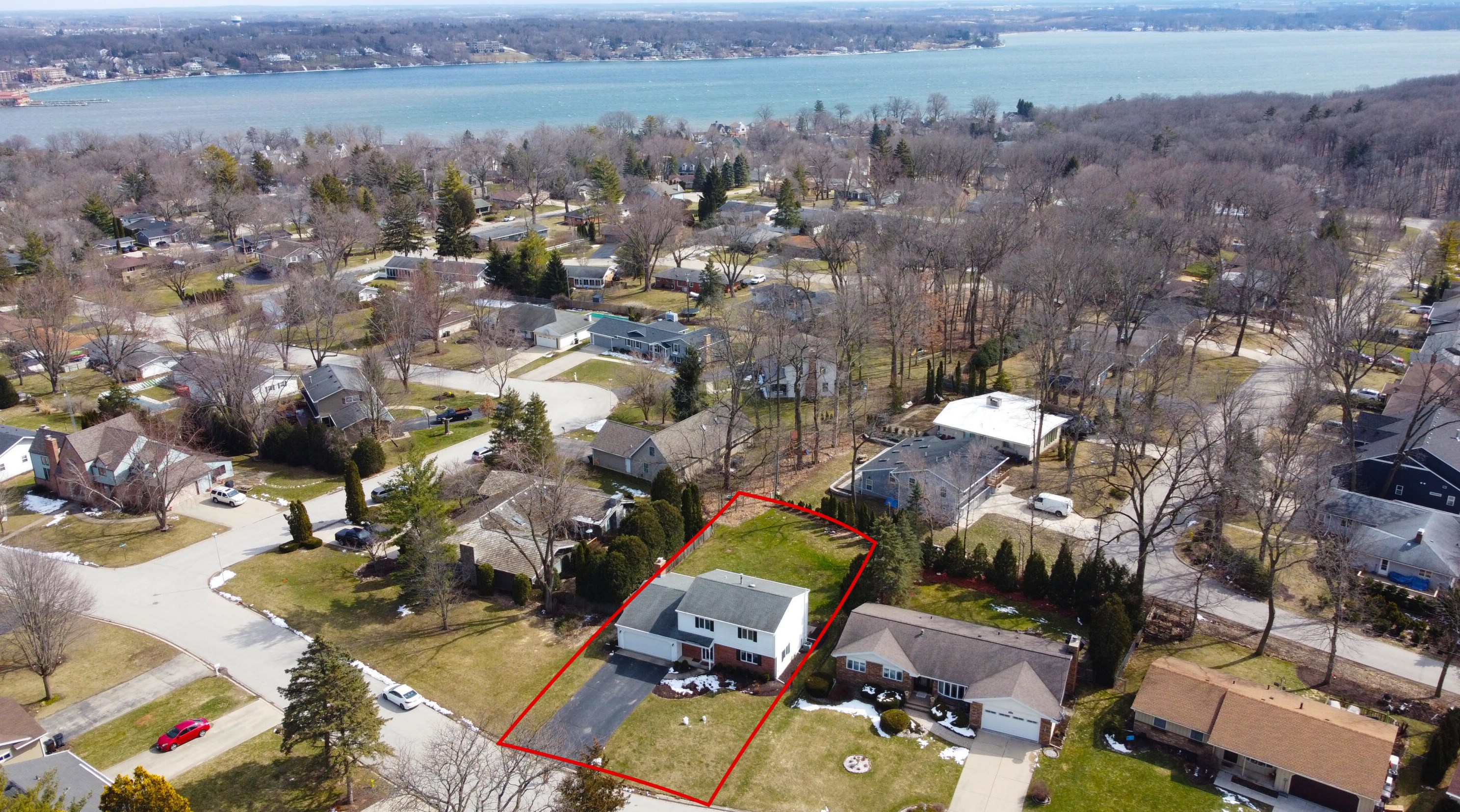 1800 Miller Rd, Lake Geneva, WI 53147