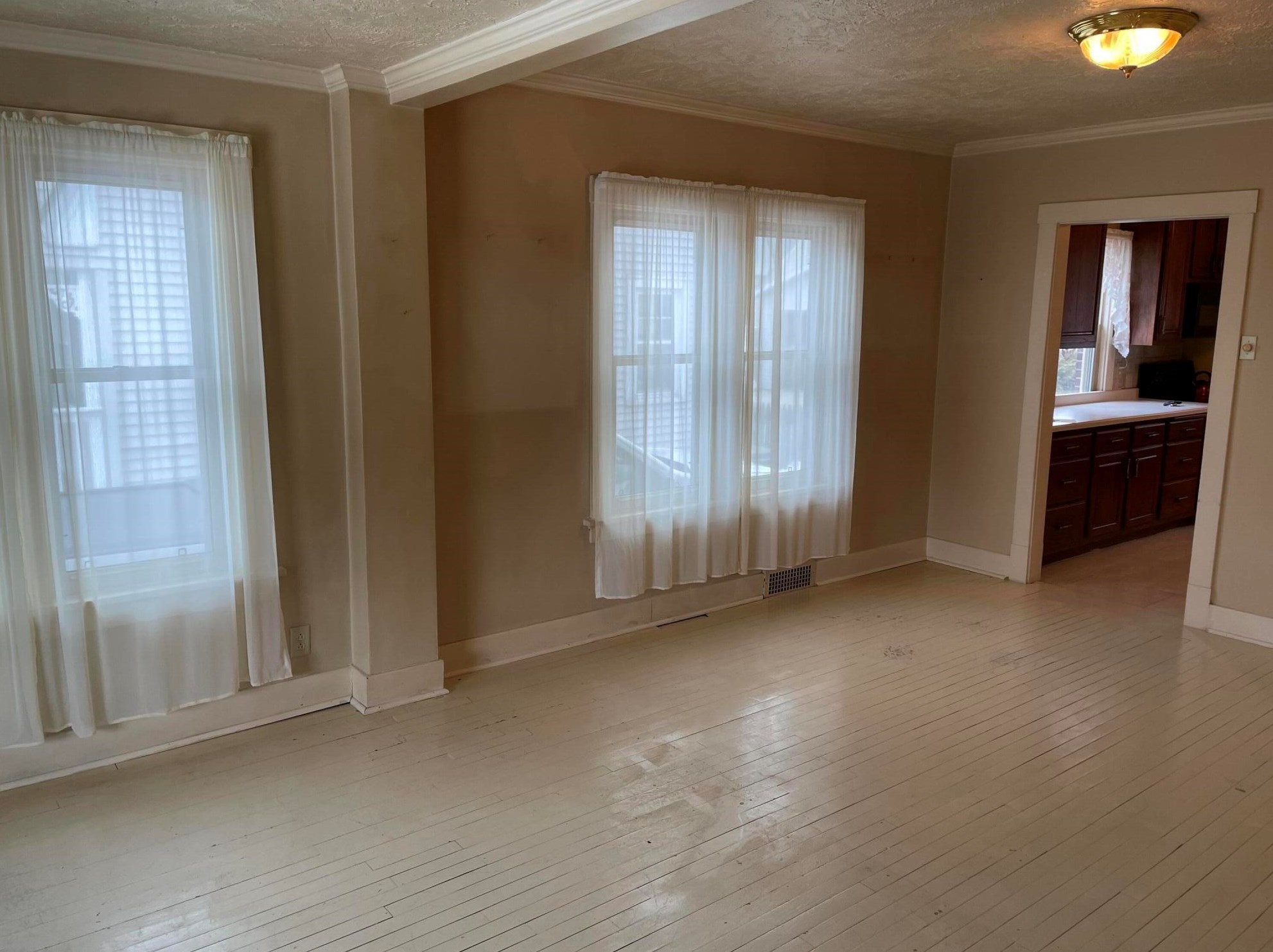 851 N 18th St, Manitowoc, WI 54220