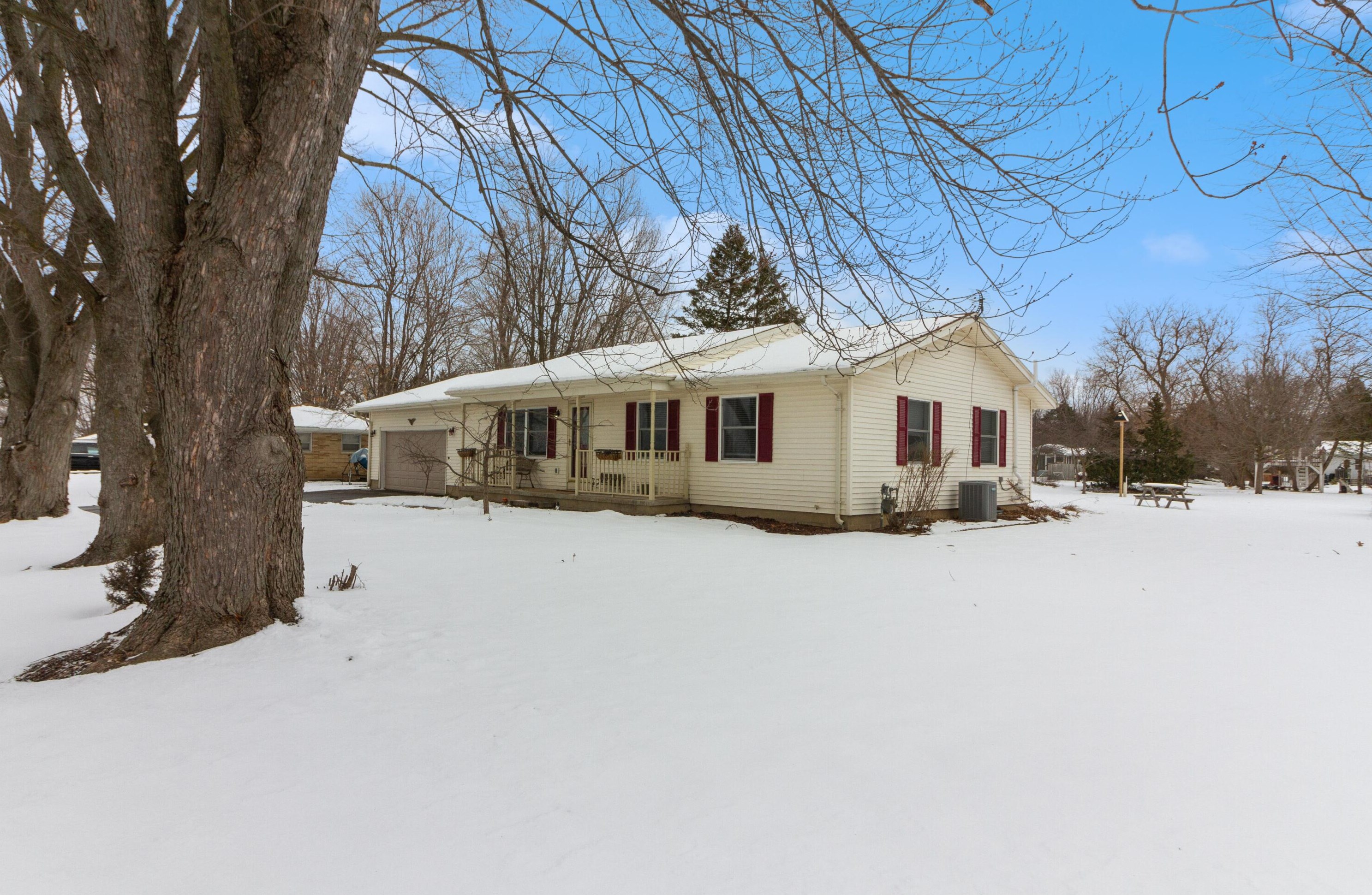 1139 Glenridge Ln, Elkhorn, WI 53121