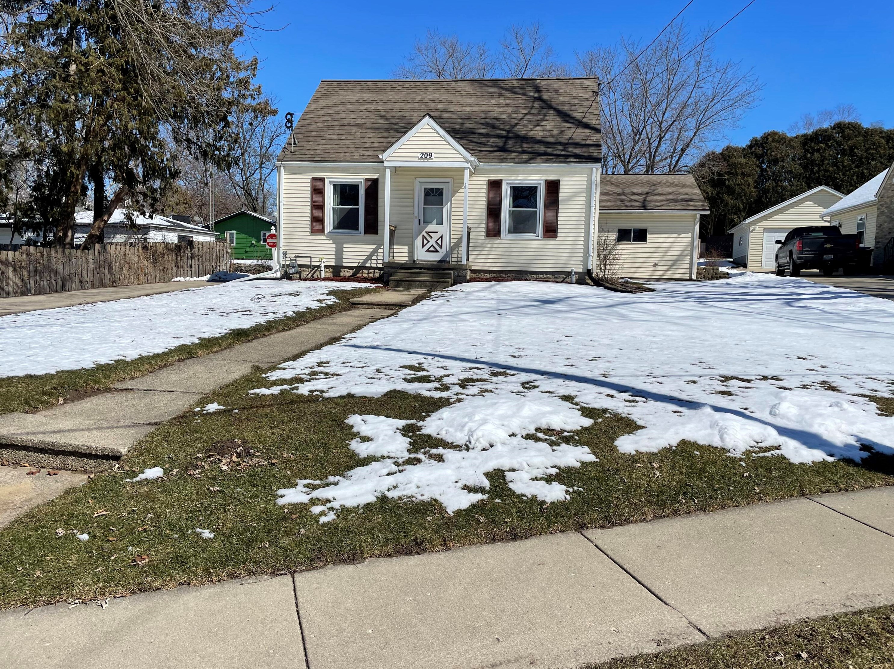 209 Summit Ave, Watertown, WI 53094