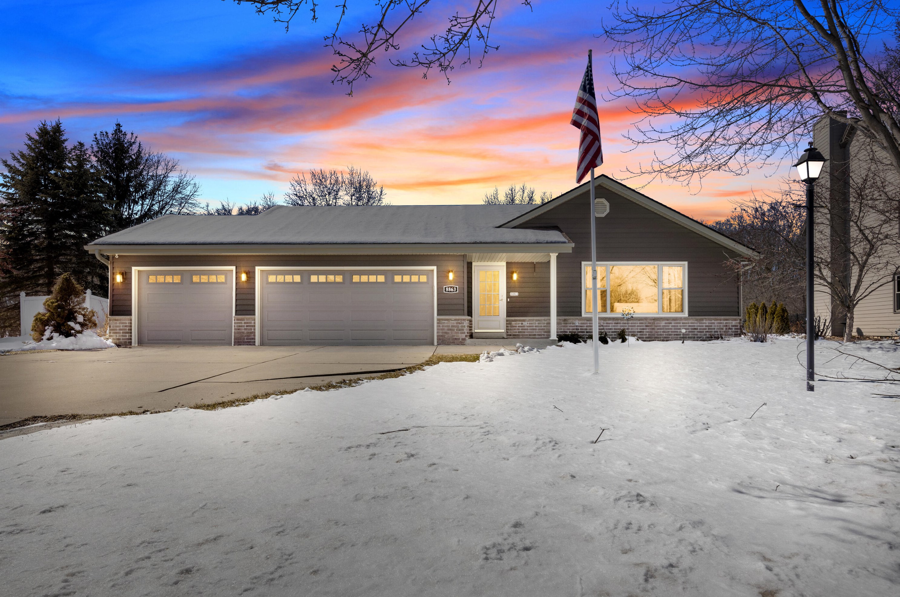 8863 Lake Pointe Cir, Hales Corners, WI 53132-8541