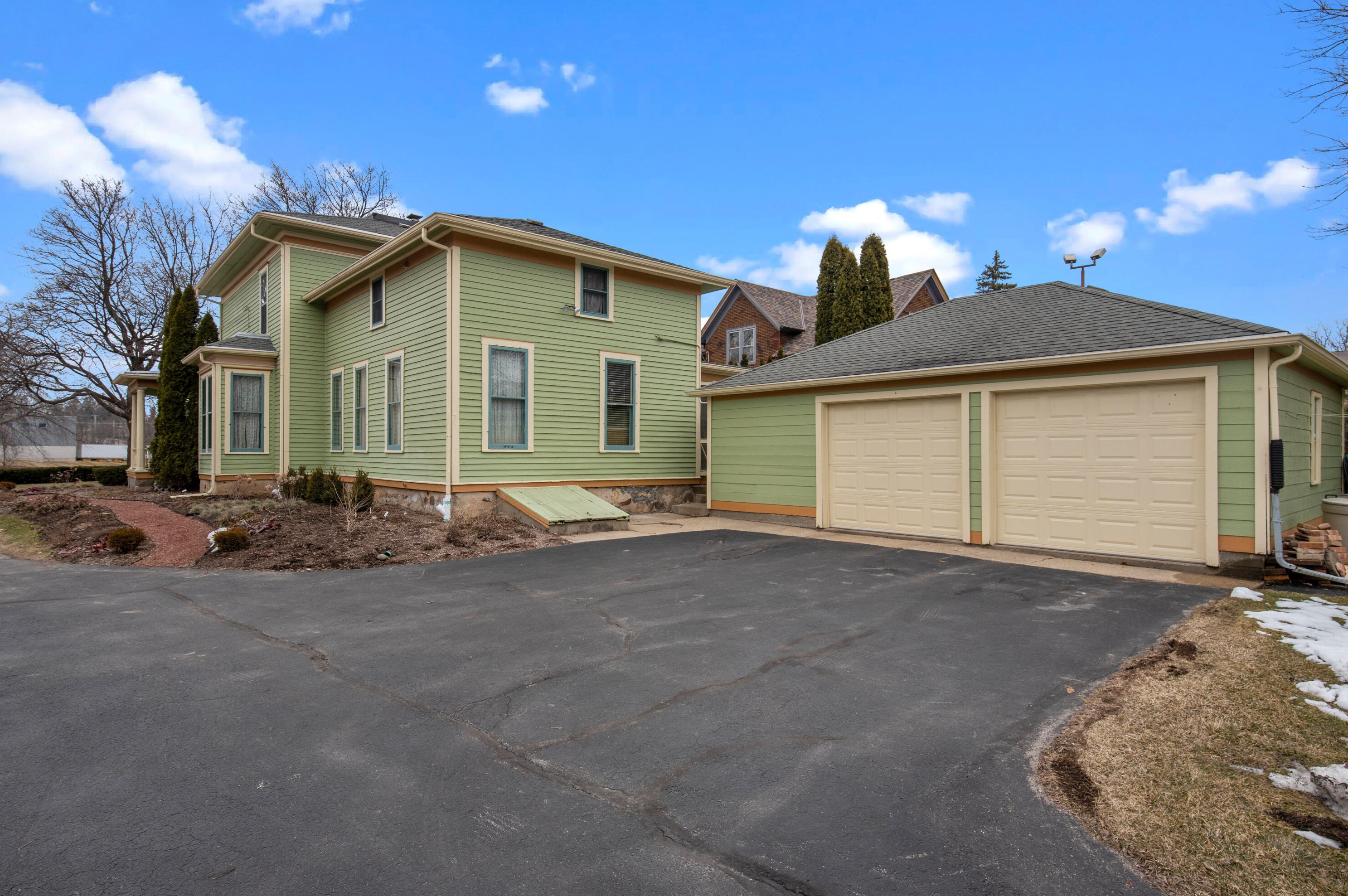 505 E Sumner St, Hartford, WI 53027