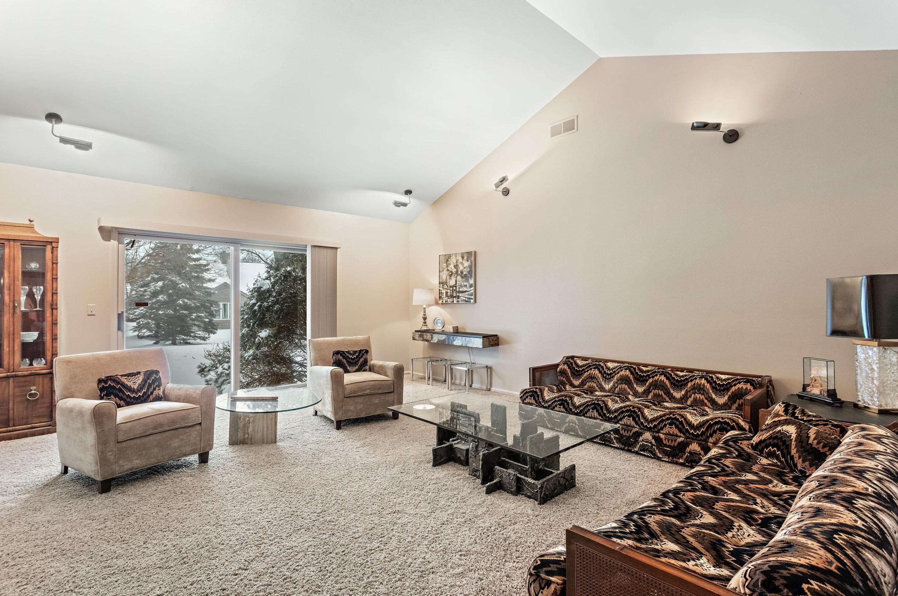 10044 N Franklin Ct, Thiensville, WI 53092