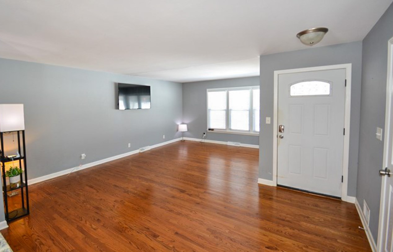 9411 Briarwood Dr, Hales Corners, WI 53132-9559
