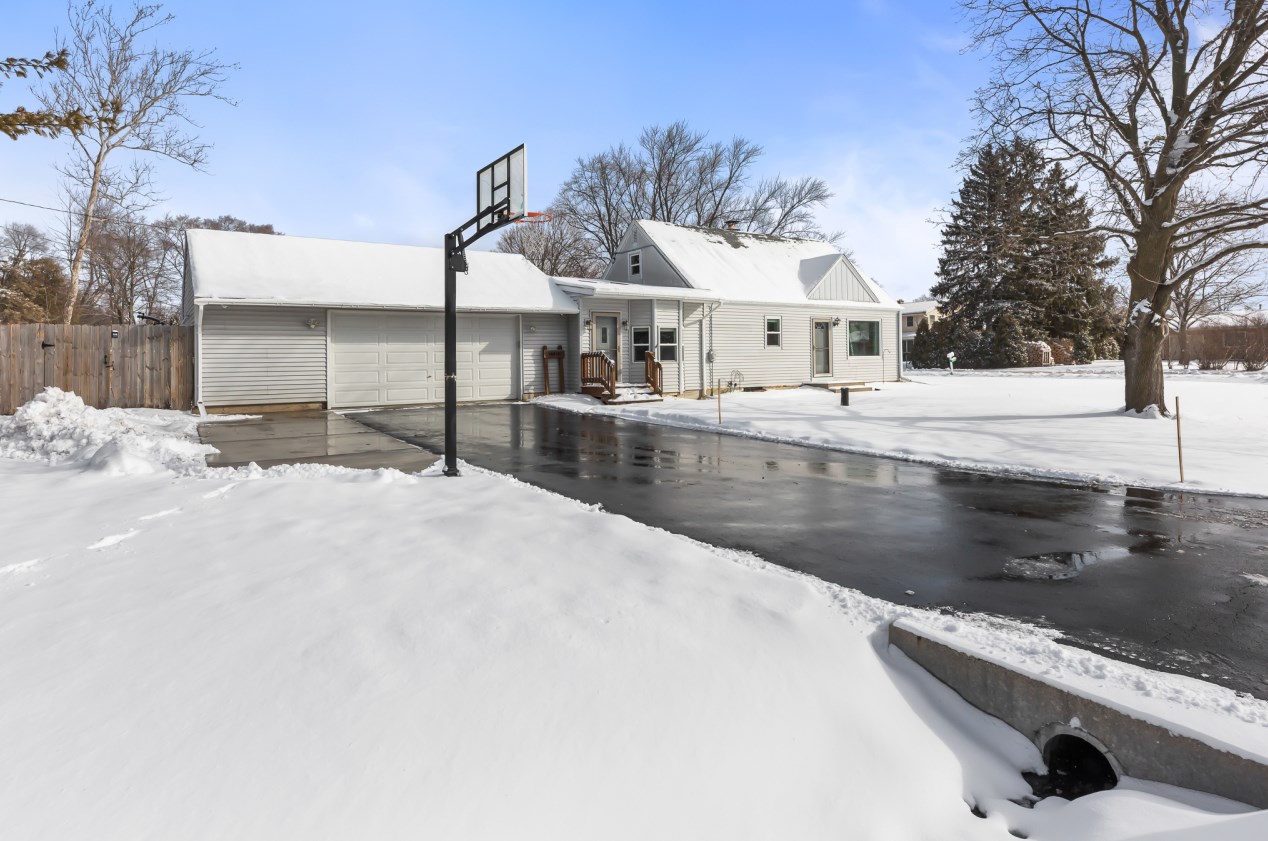 16410 W Fullerton Ave, Waukesha, WI 53151
