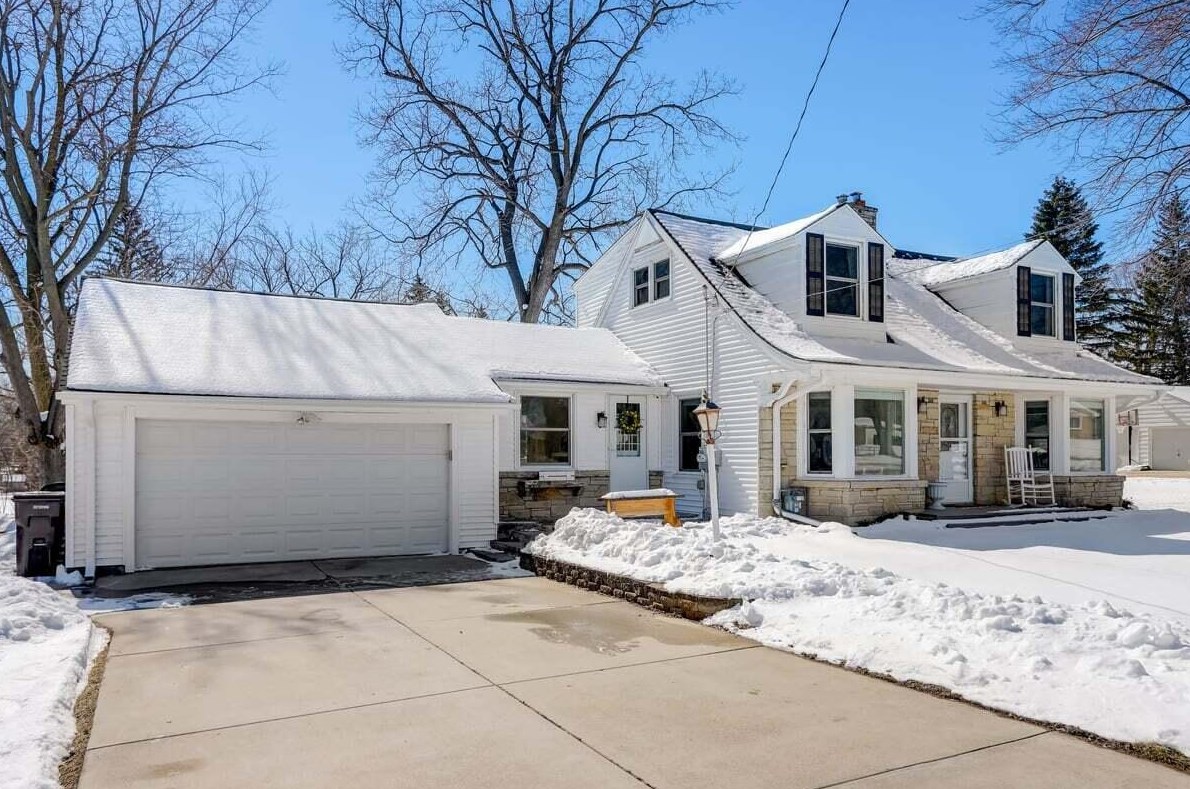613 College Ave, South Milwaukee, WI 53172