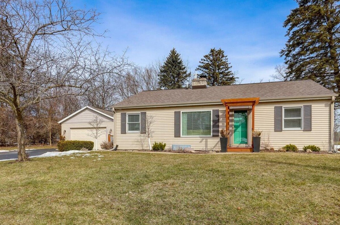 5012 Pine Rd, Cedarburg, WI 53012