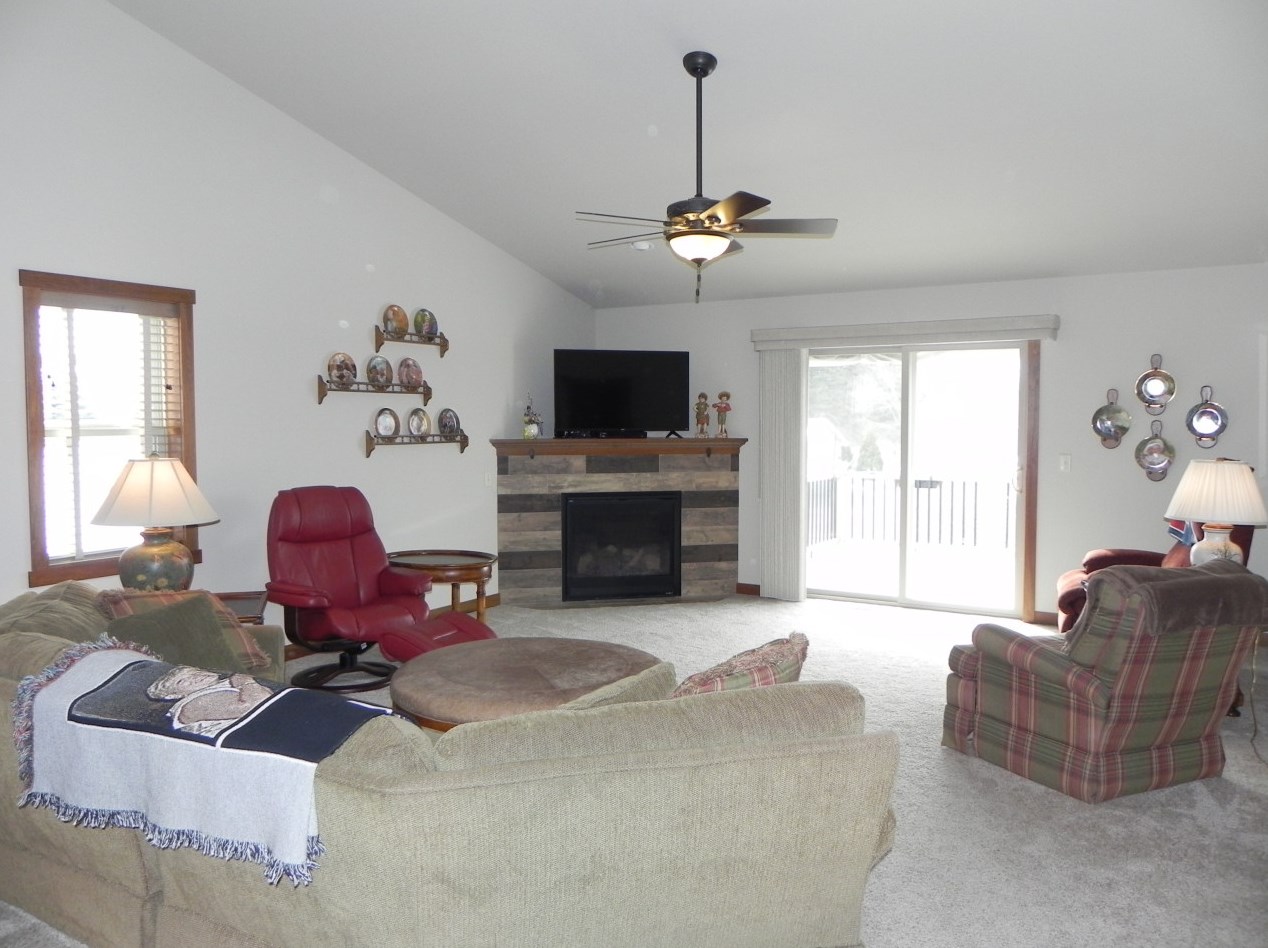 2606 Parkfield Dr, West Bend, WI 53090