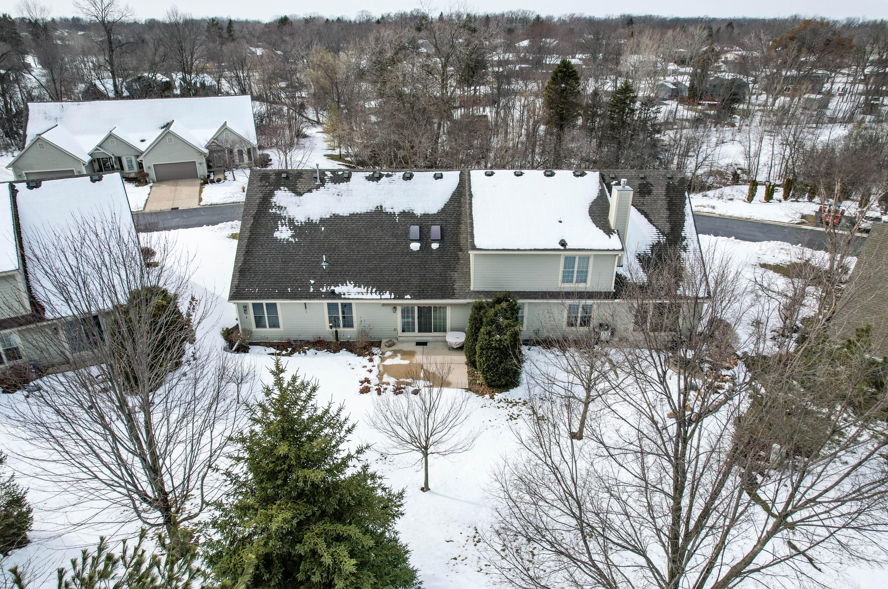 2448 Circle Dr, Racine, WI 53405-1412