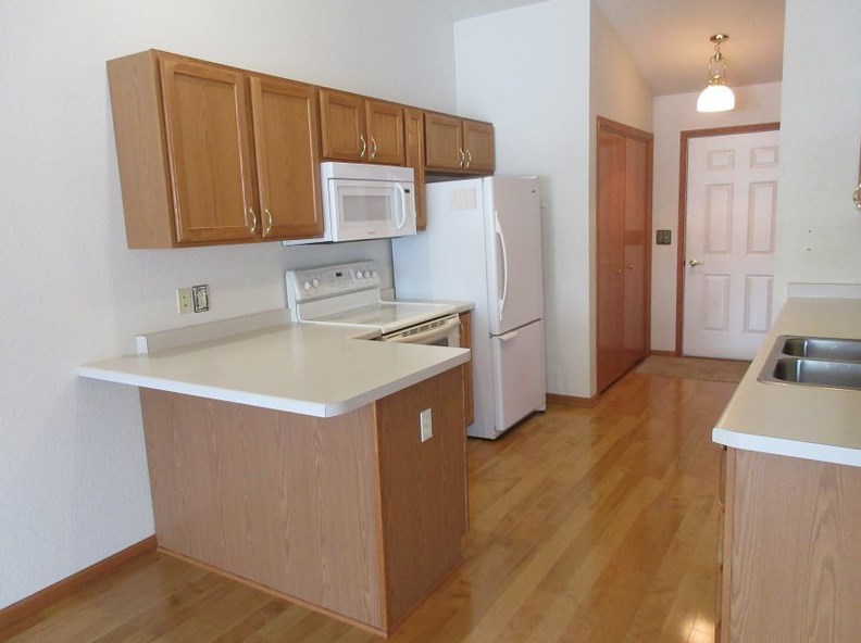 4224 Glenwood Ct, Sheboygan, WI 53081-1756