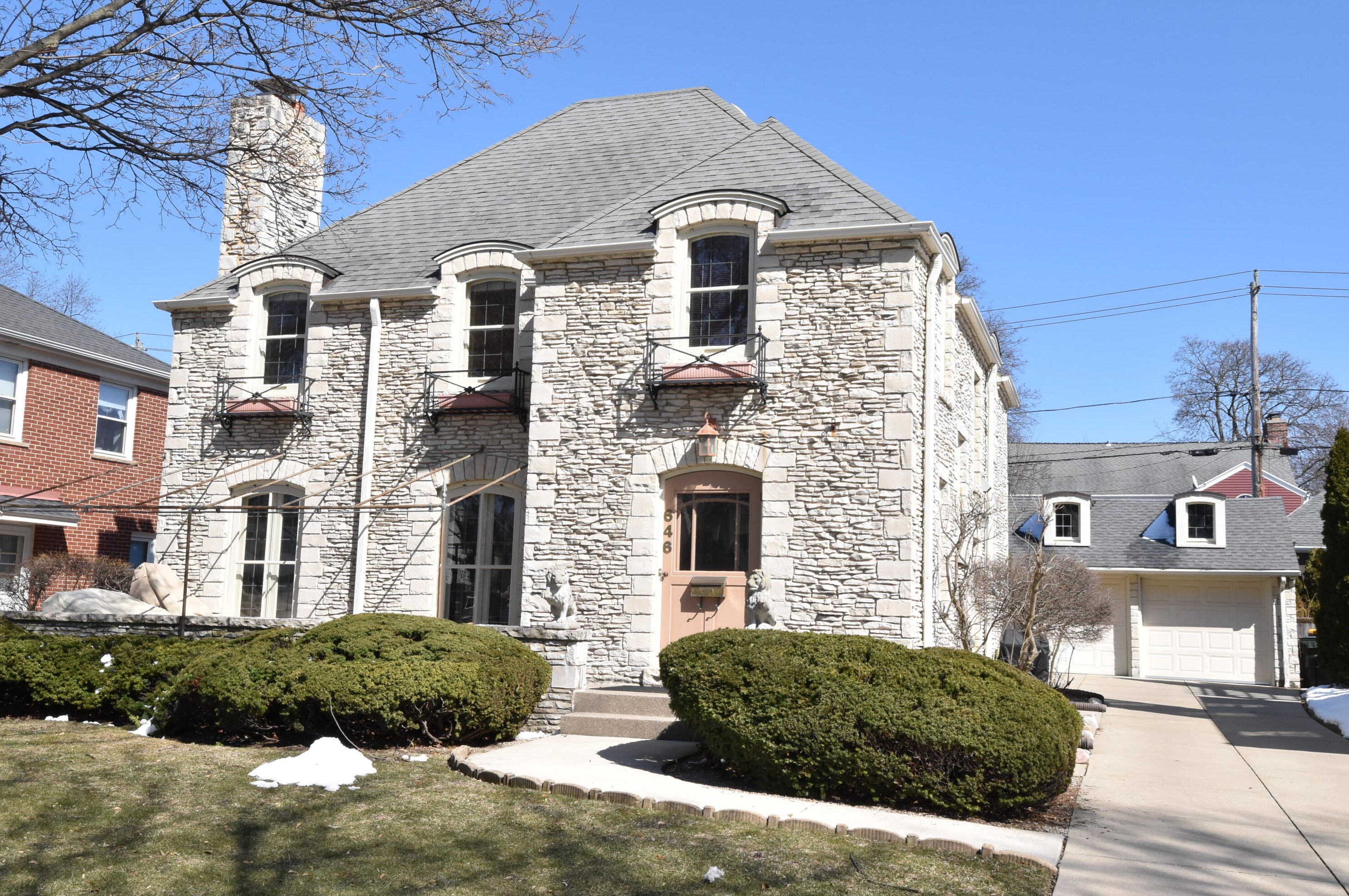 646 77 St, Milwaukee WI 53213-3511 exterior