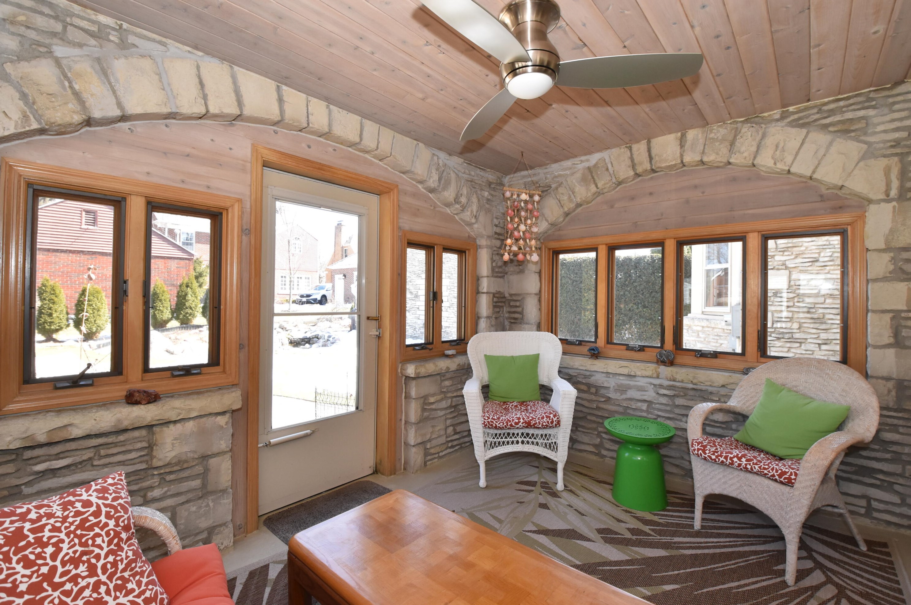 646 77 St, Milwaukee WI 53213-3511 exterior