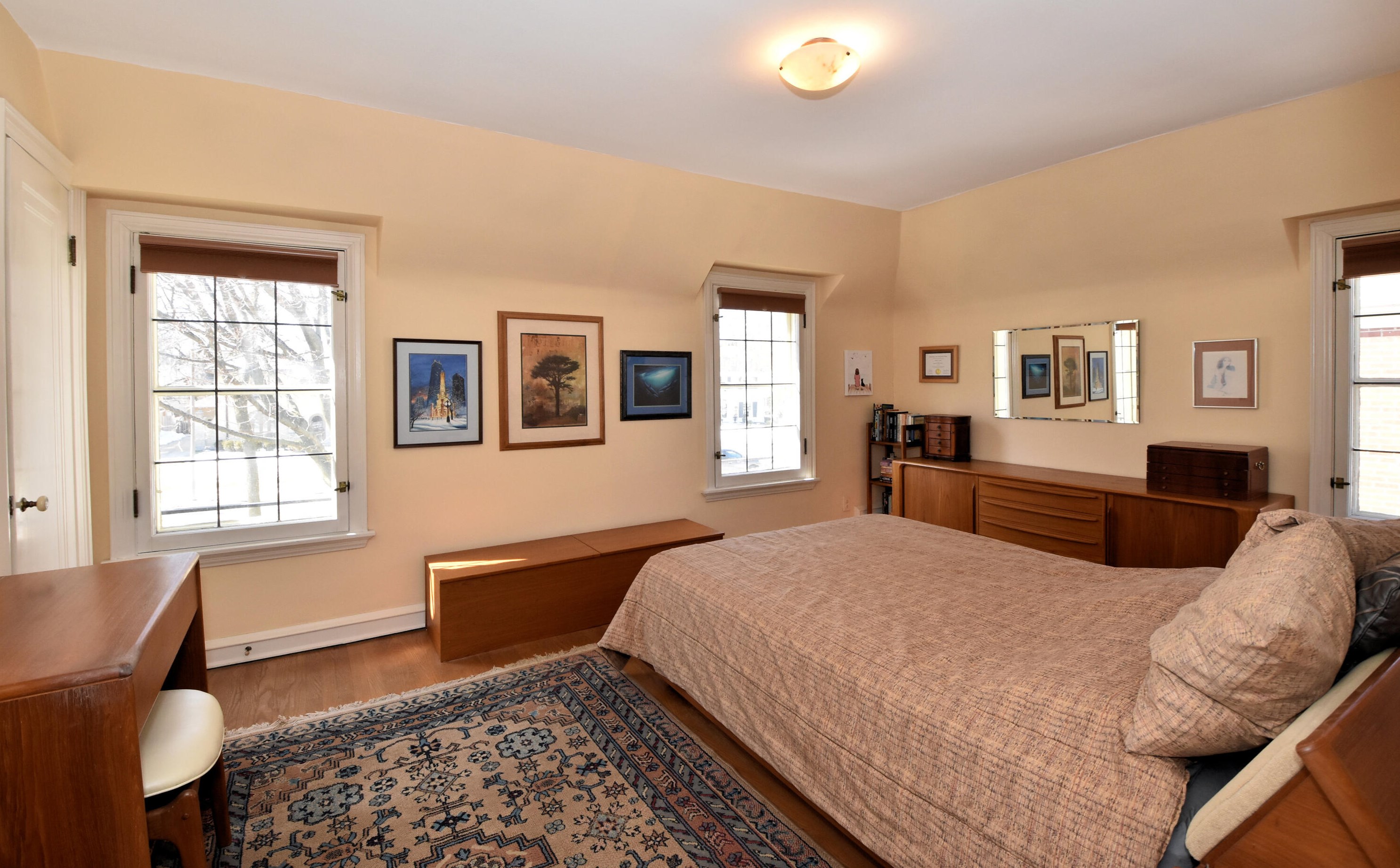 646 77 St, Milwaukee WI 53213-3511 exterior