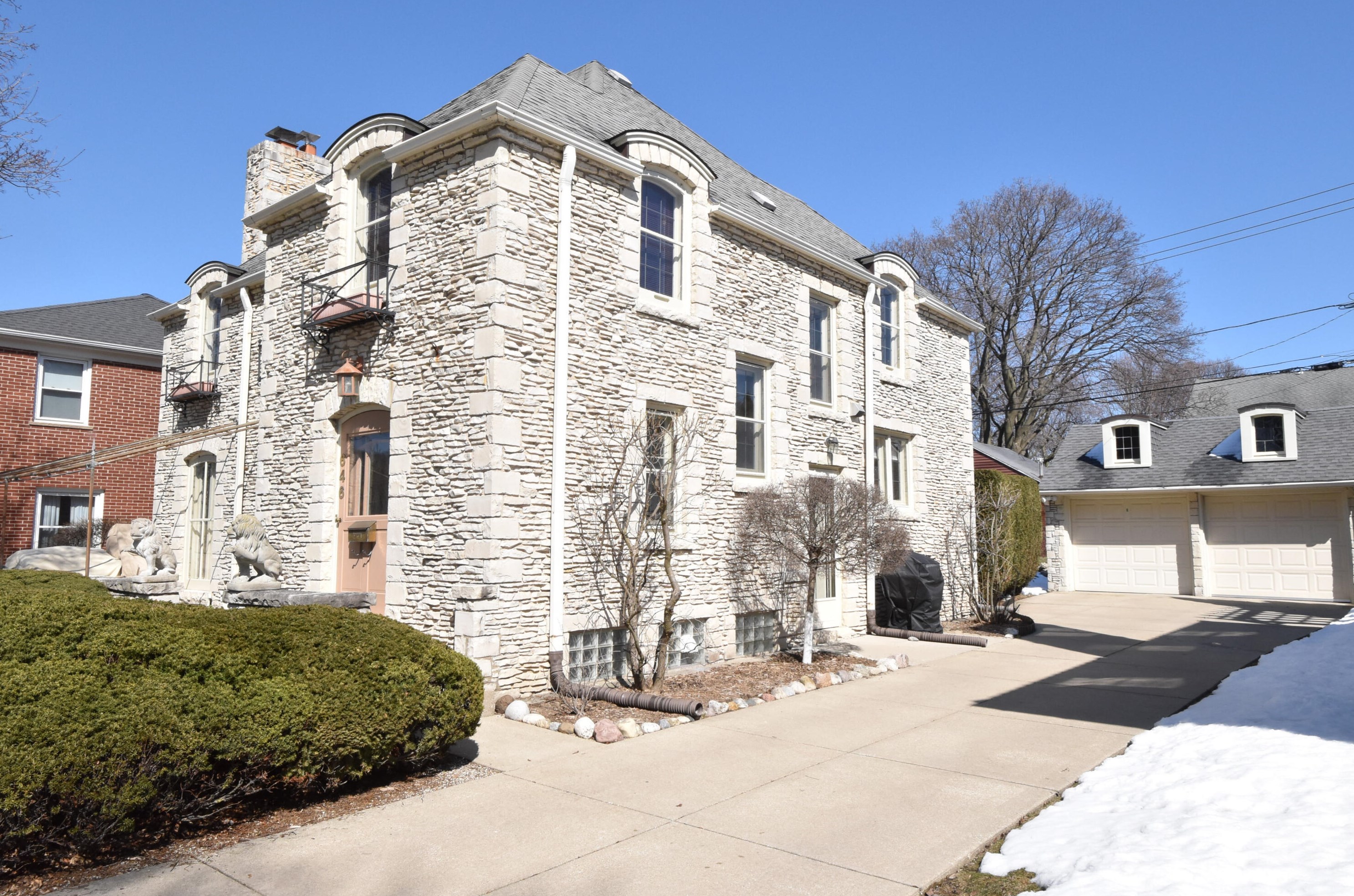 646 77 St, Milwaukee WI 53213-3511 exterior