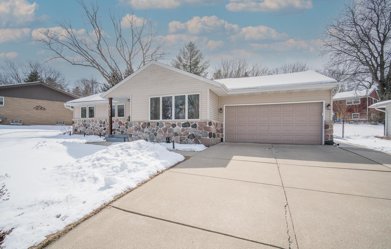 1033 E Wabash Ave, Waukesha, WI 53186