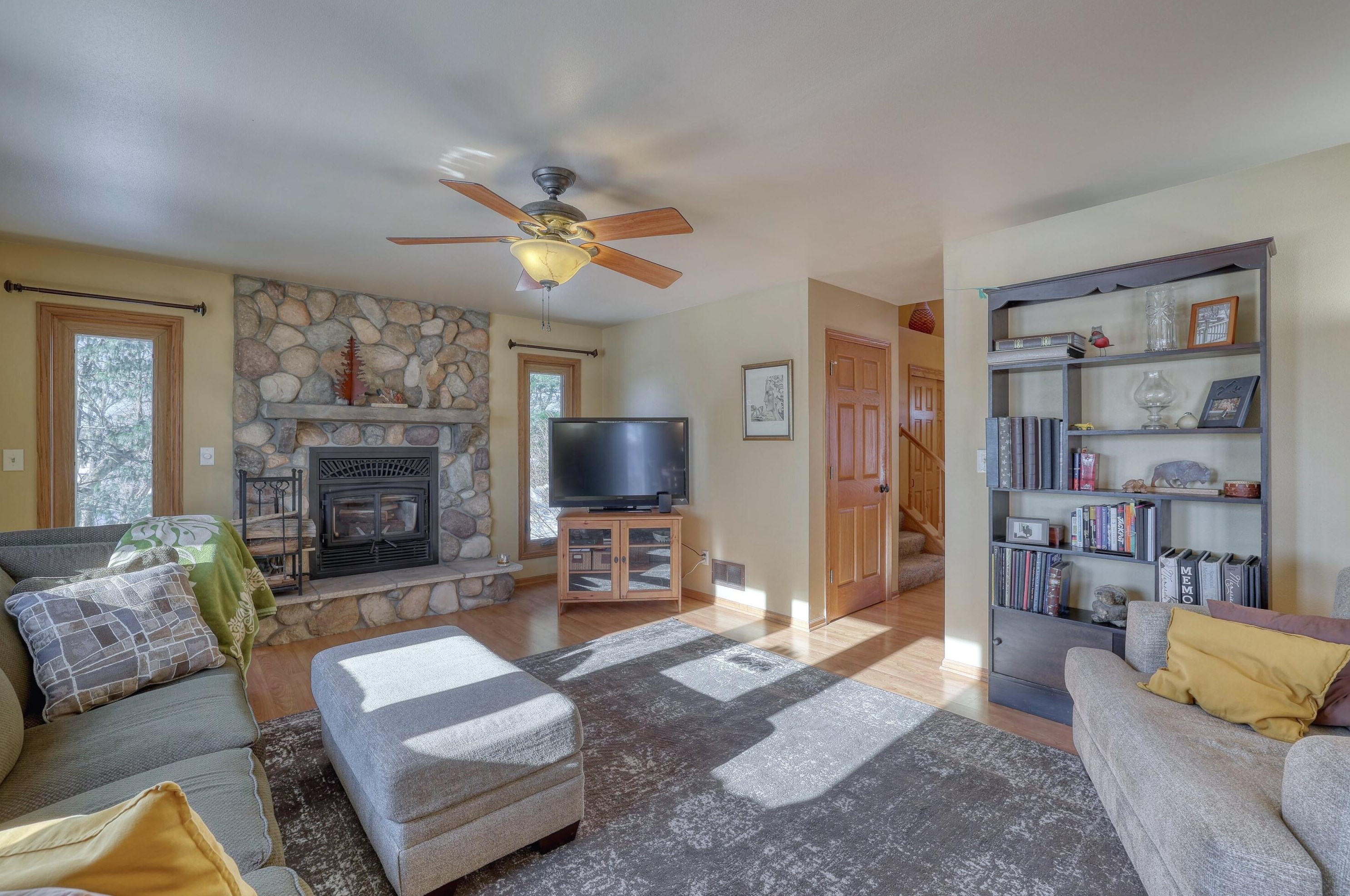 800 James Dr, Twin Lakes, WI 53181