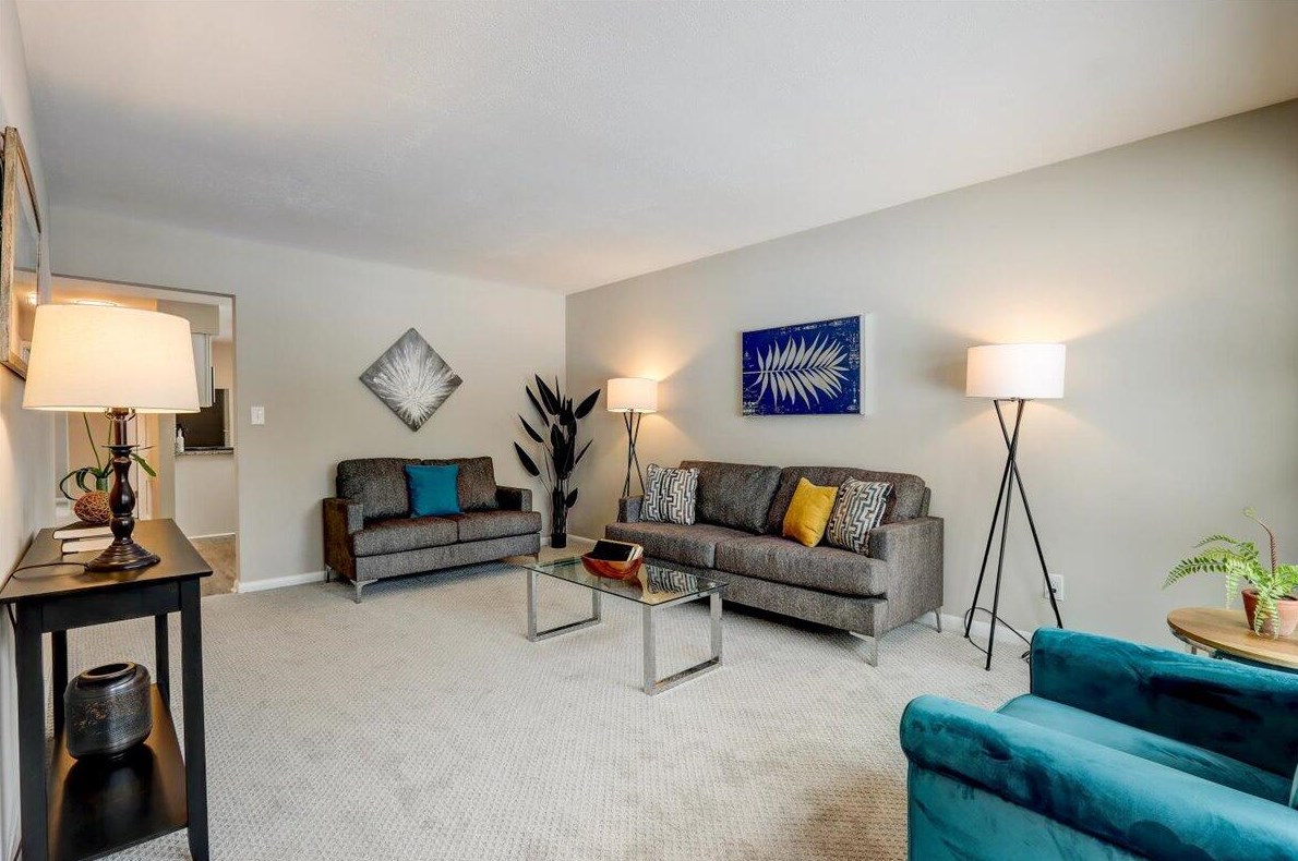 1204 Oakwood Rd, Oak Creek, WI 53154-5831