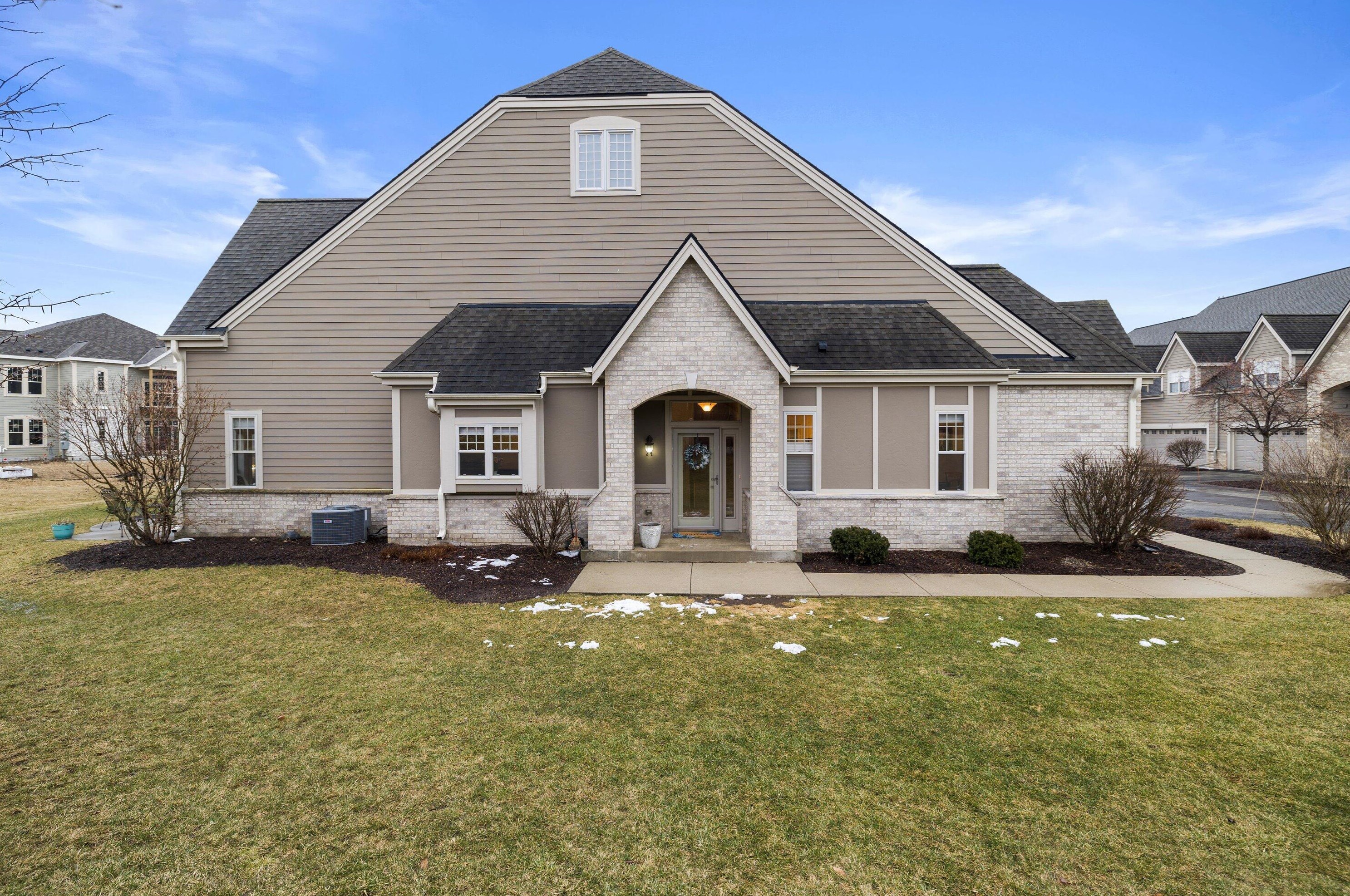 2850 Fox Lake Cir #34, Waukesha, WI 53189