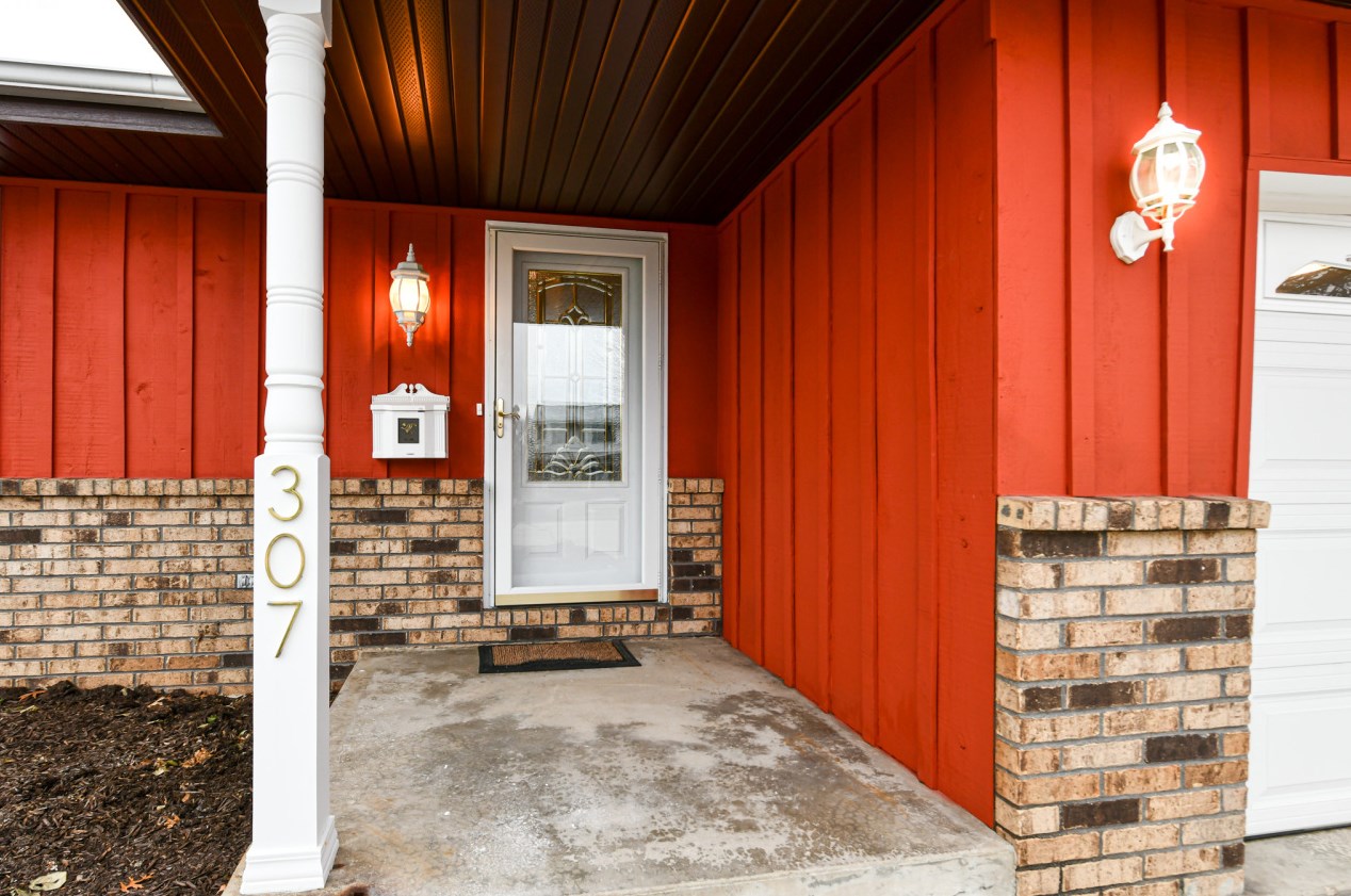 307 4th Ave, Elkhorn, WI 53121-2224