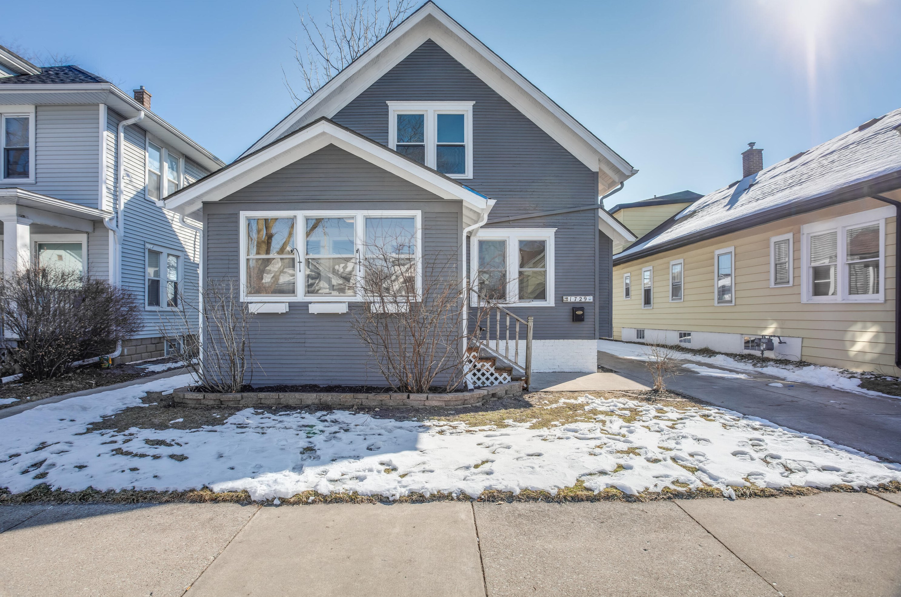1729 Deane Blvd, Racine, WI 53405-3418