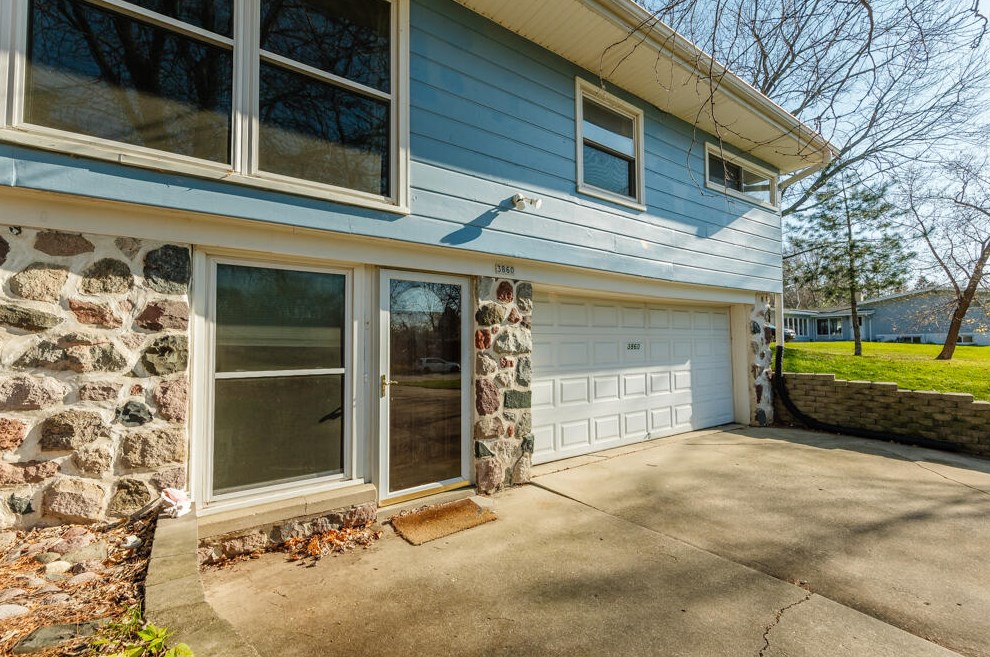 3860 144th St, Brookfield, WI 53005-2308
