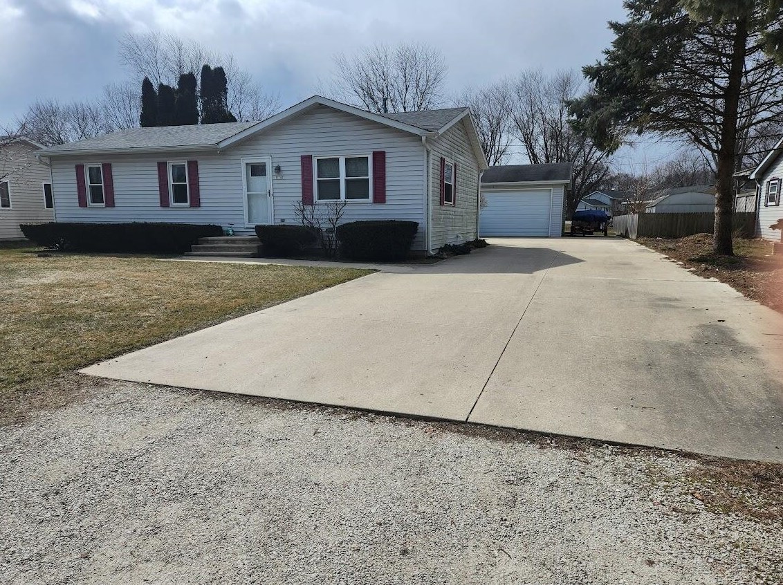 11142 8th Ave, Kenosha, WI 53158