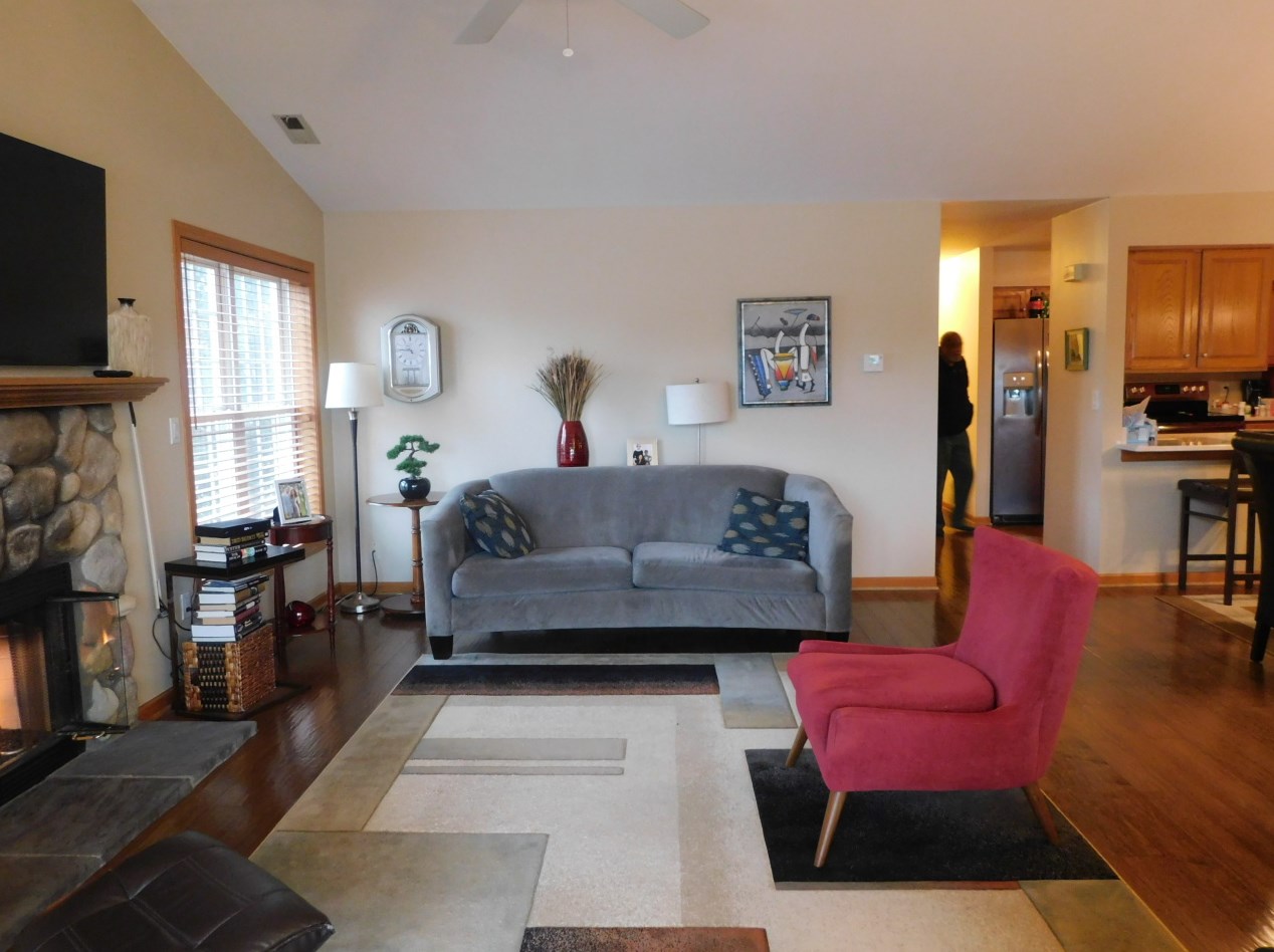619 Lake Bluff Rd, Thiensville, WI 53092