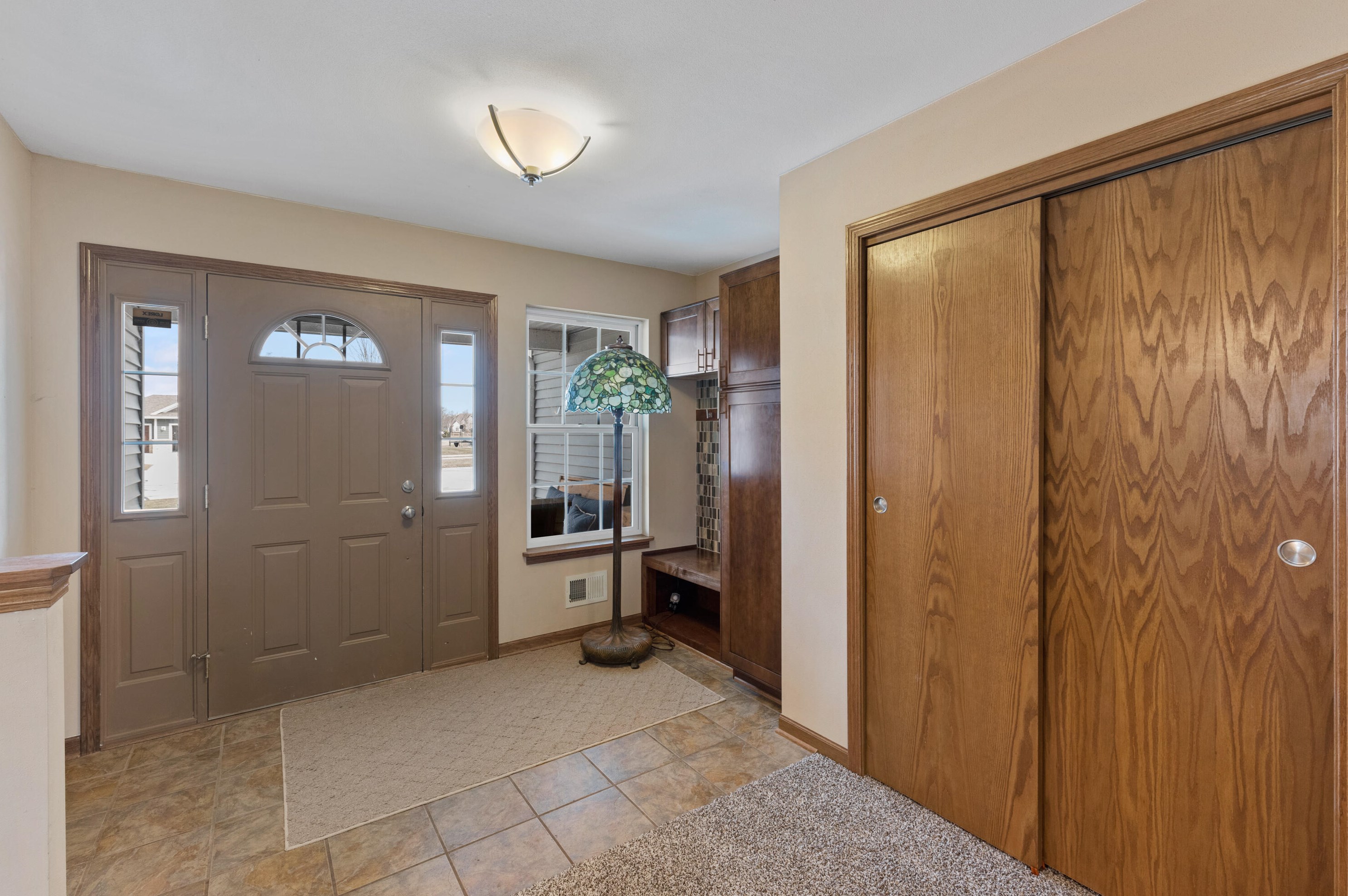 2125 Grandview Dr, Slinger, WI 53086-9083