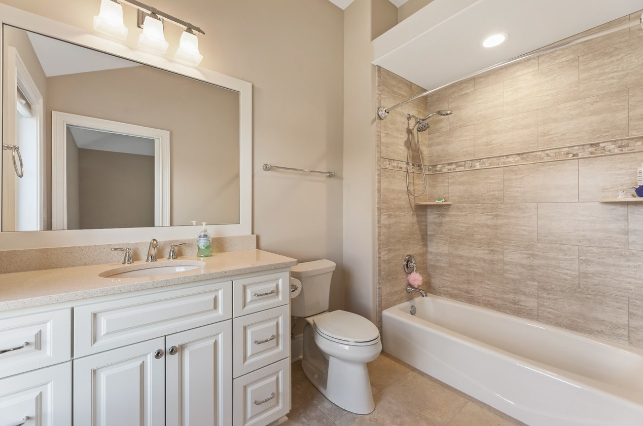 18840 Chapel Hill Dr, Brookfield WI  53045-7446 exterior