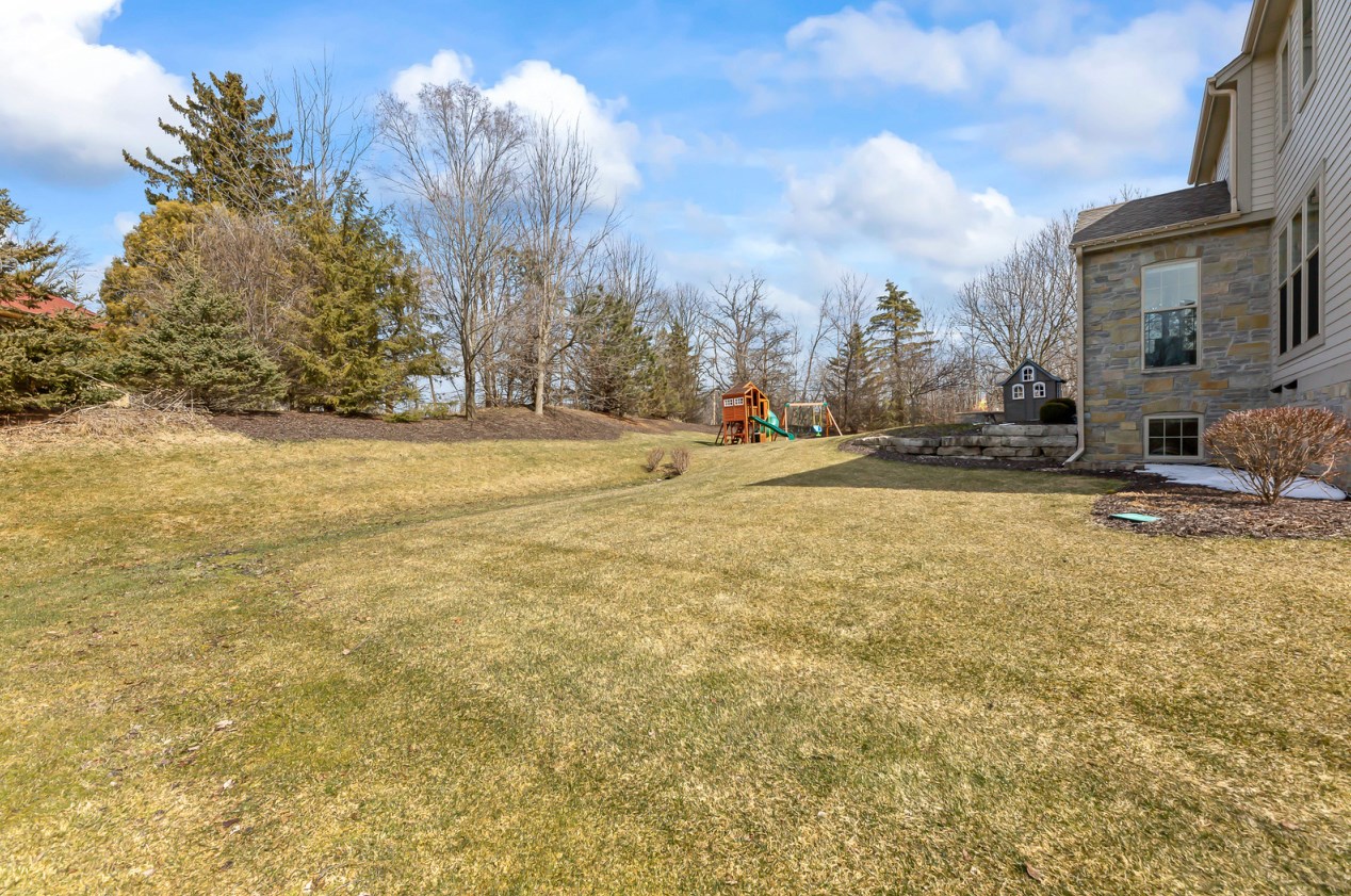 18840 Chapel Hill Dr, Brookfield WI  53045-7446 exterior