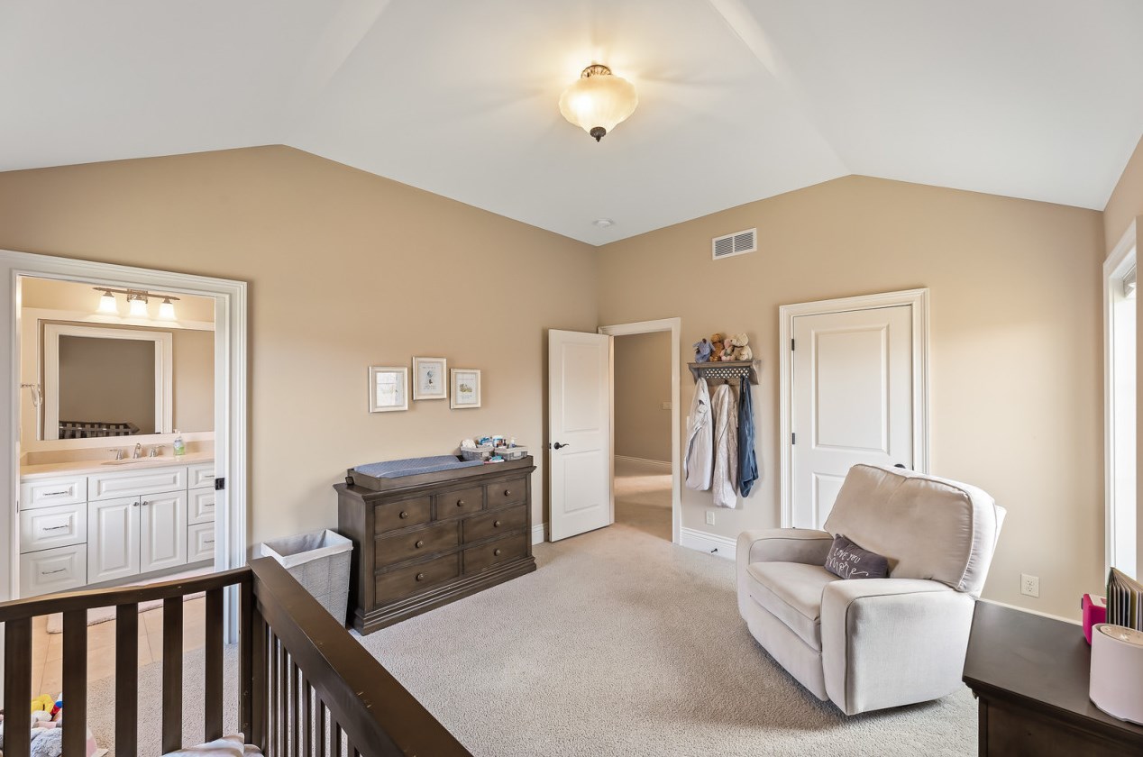 18840 Chapel Hill Dr, Brookfield WI  53045-7446 exterior