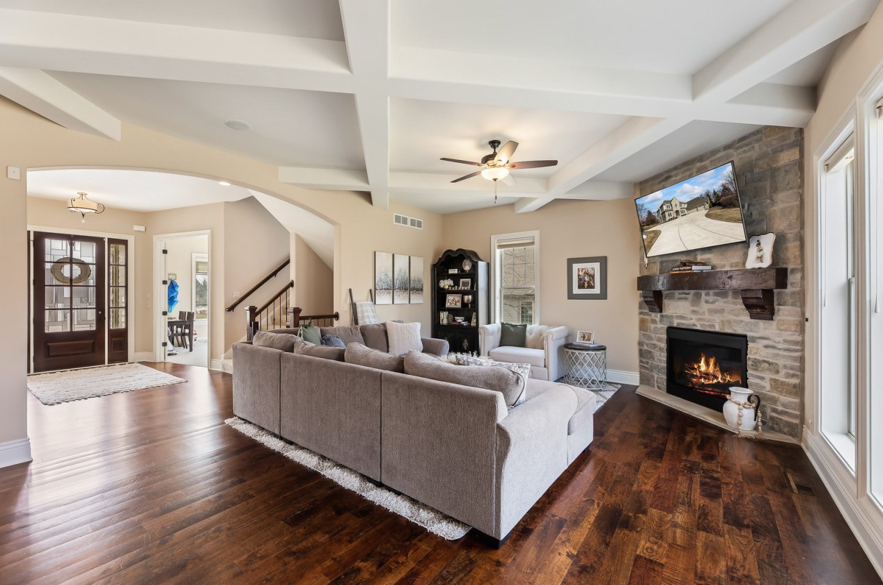 18840 Chapel Hill Dr, Brookfield WI  53045-7446 exterior