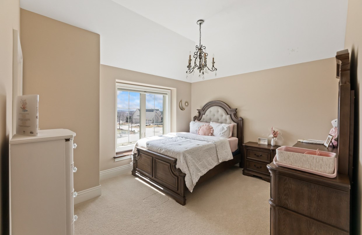 18840 Chapel Hill Dr, Brookfield WI  53045-7446 exterior