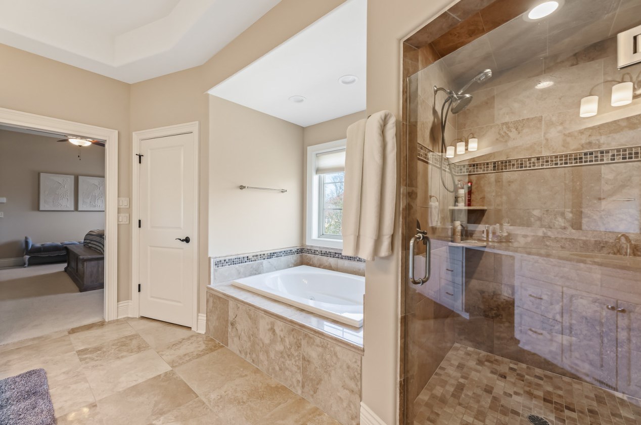 18840 Chapel Hill Dr, Brookfield WI  53045-7446 exterior