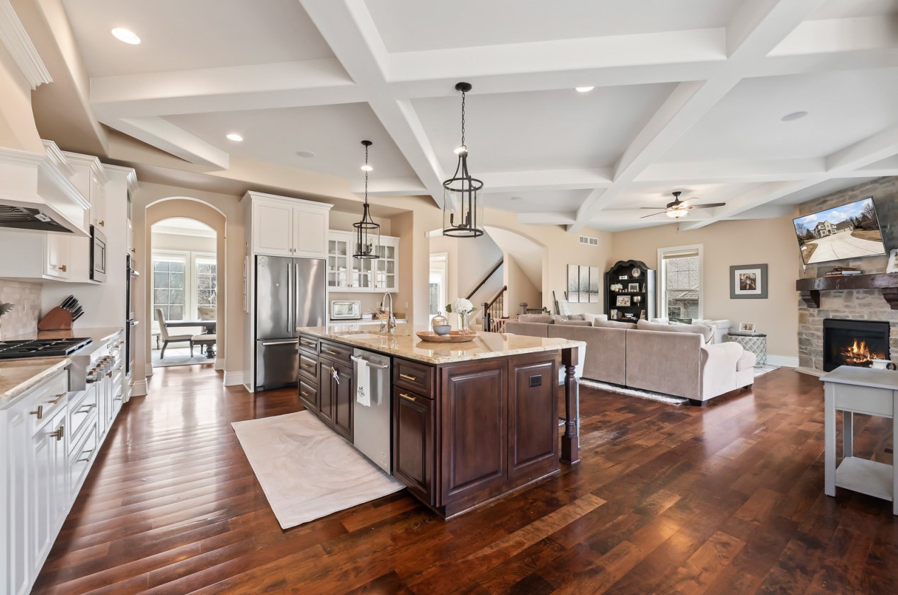 18840 Chapel Hill Dr, Brookfield WI  53045-7446 exterior