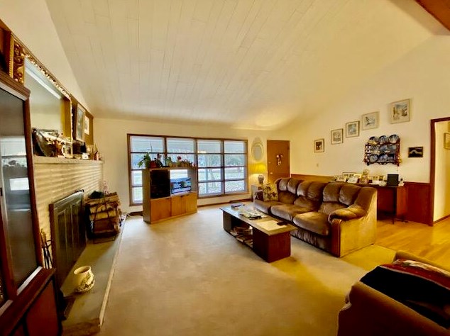 706 W Mequon Rd, Thiensville, WI 53092