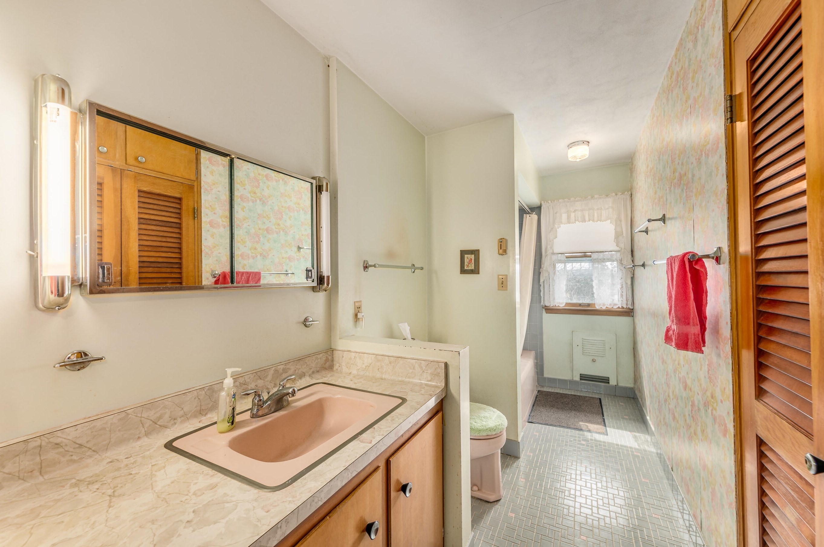 17515 West Ln, Brookfield WI  53045-4312 exterior