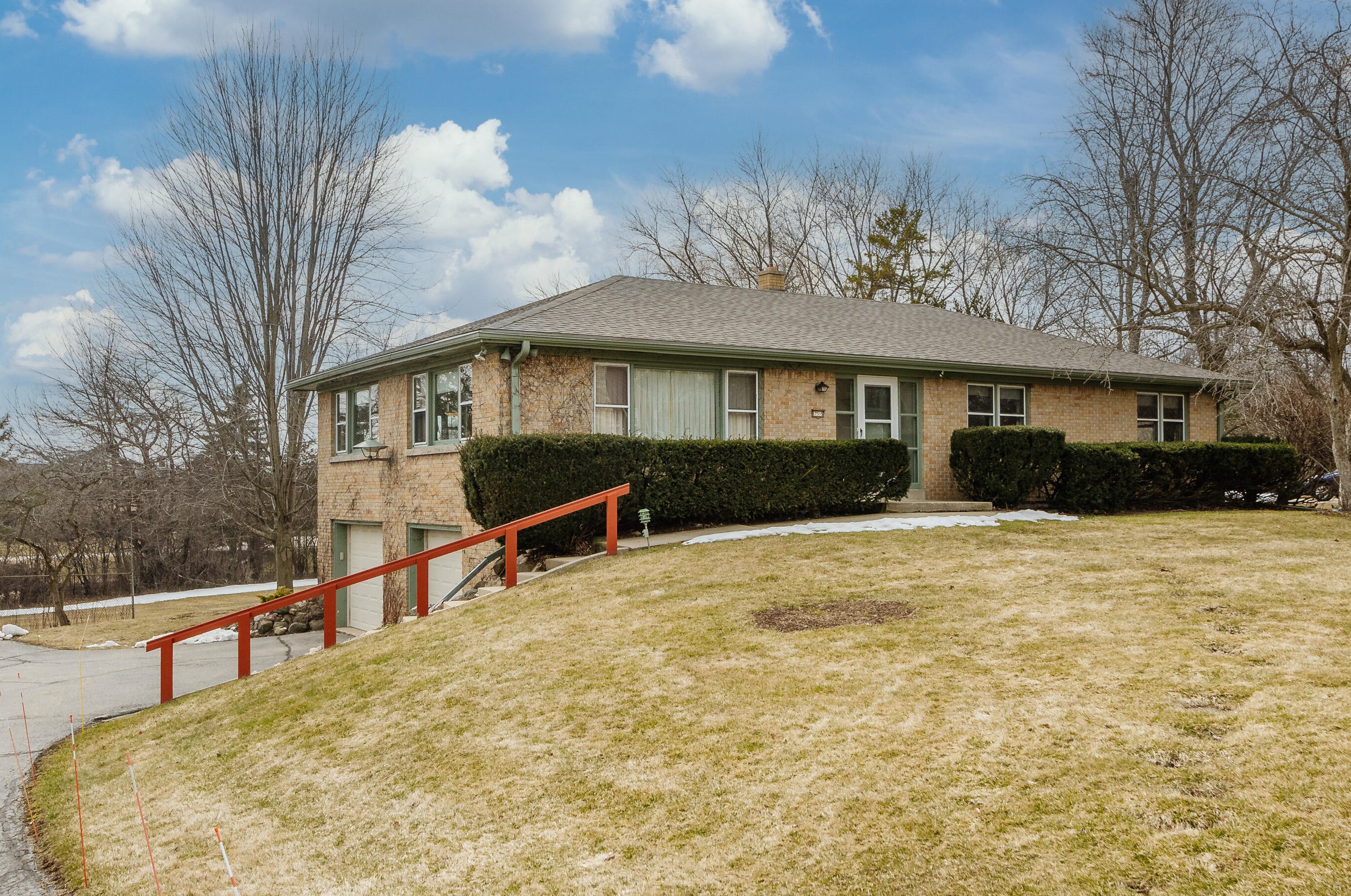 17515 West Ln, Brookfield WI  53045-4312 exterior