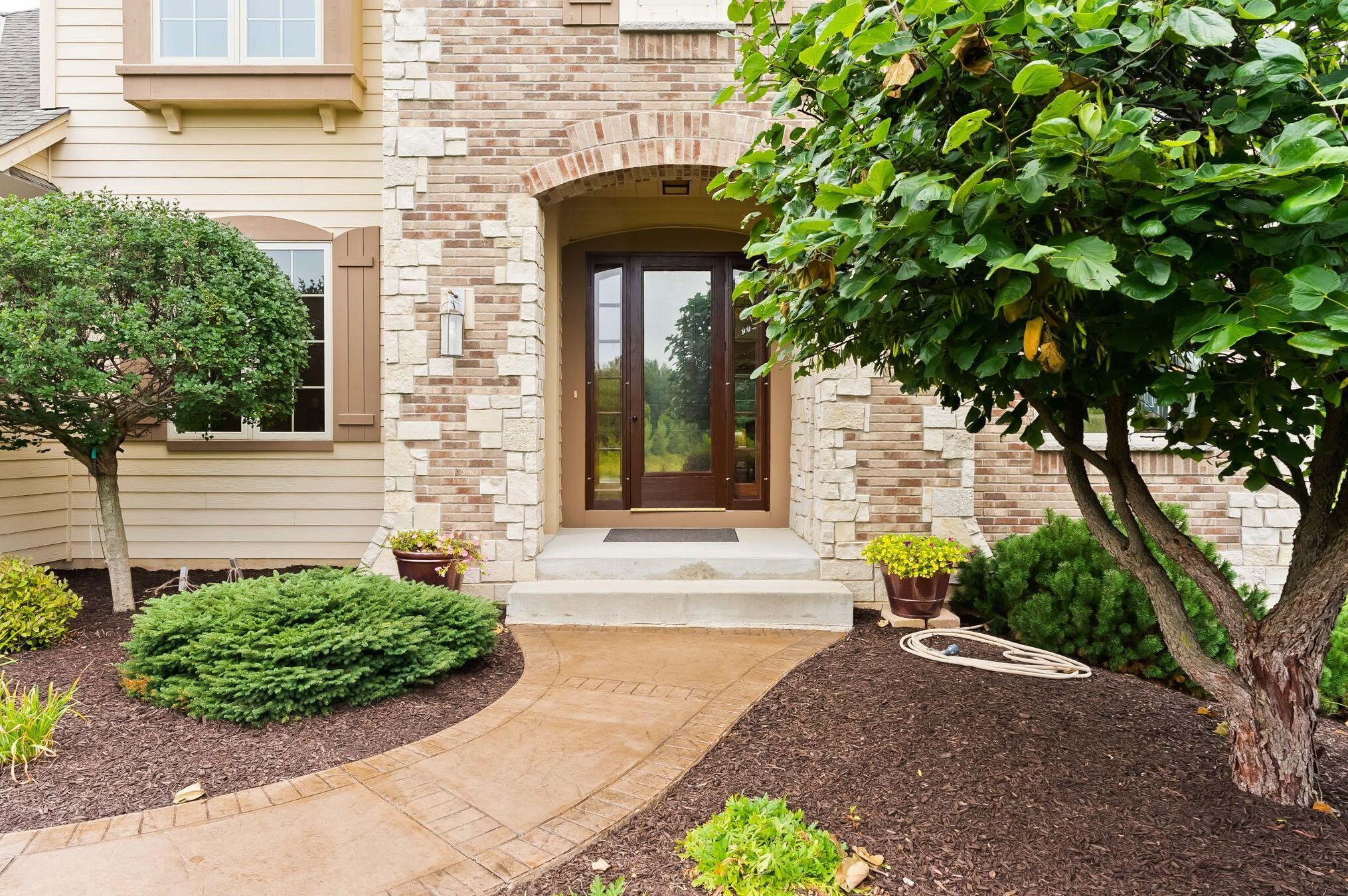 19920 W Mill Creek Trail, Waukesha, WI 53146