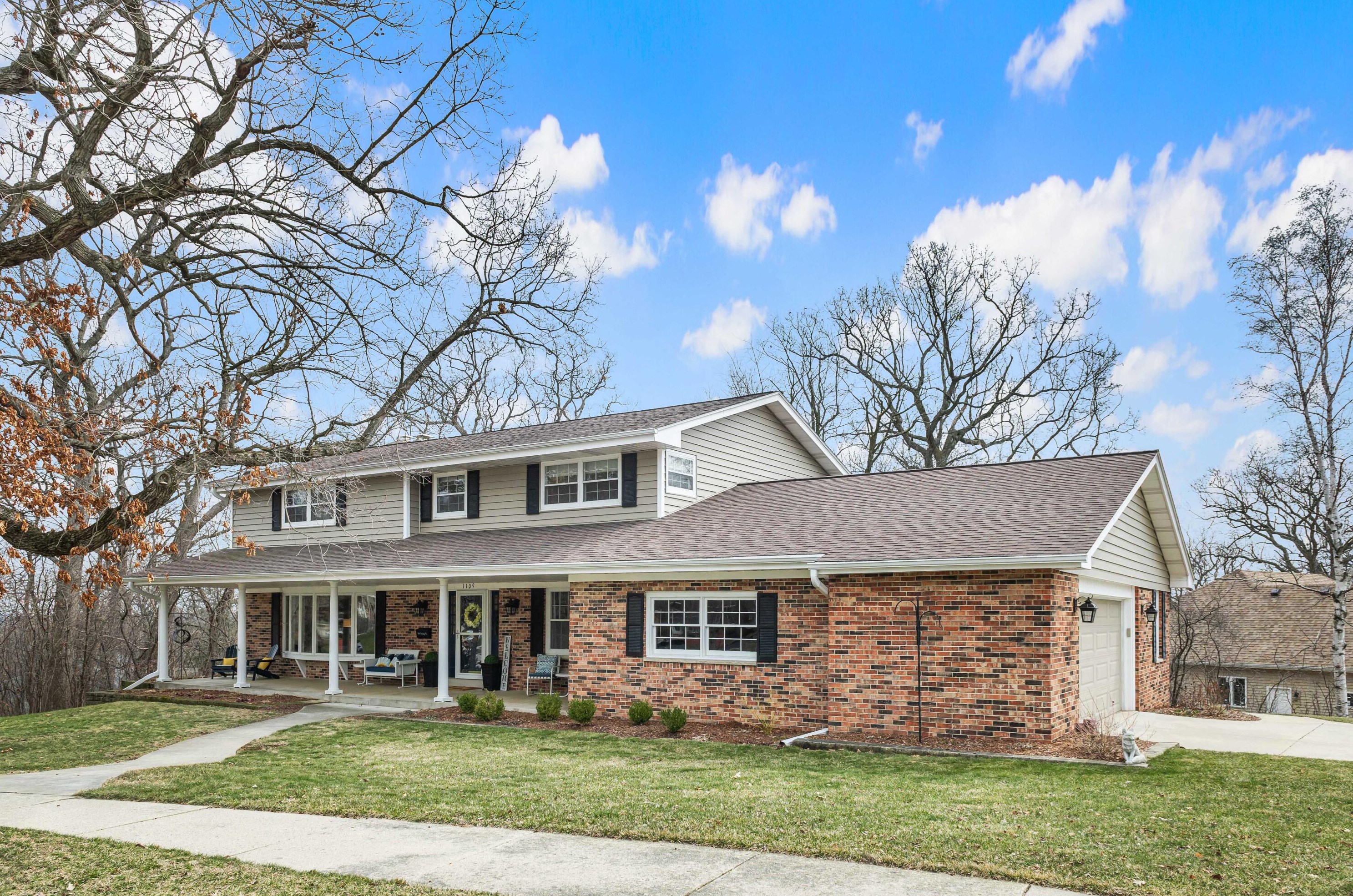 1109 Downing Dr, Waukesha, WI 53186