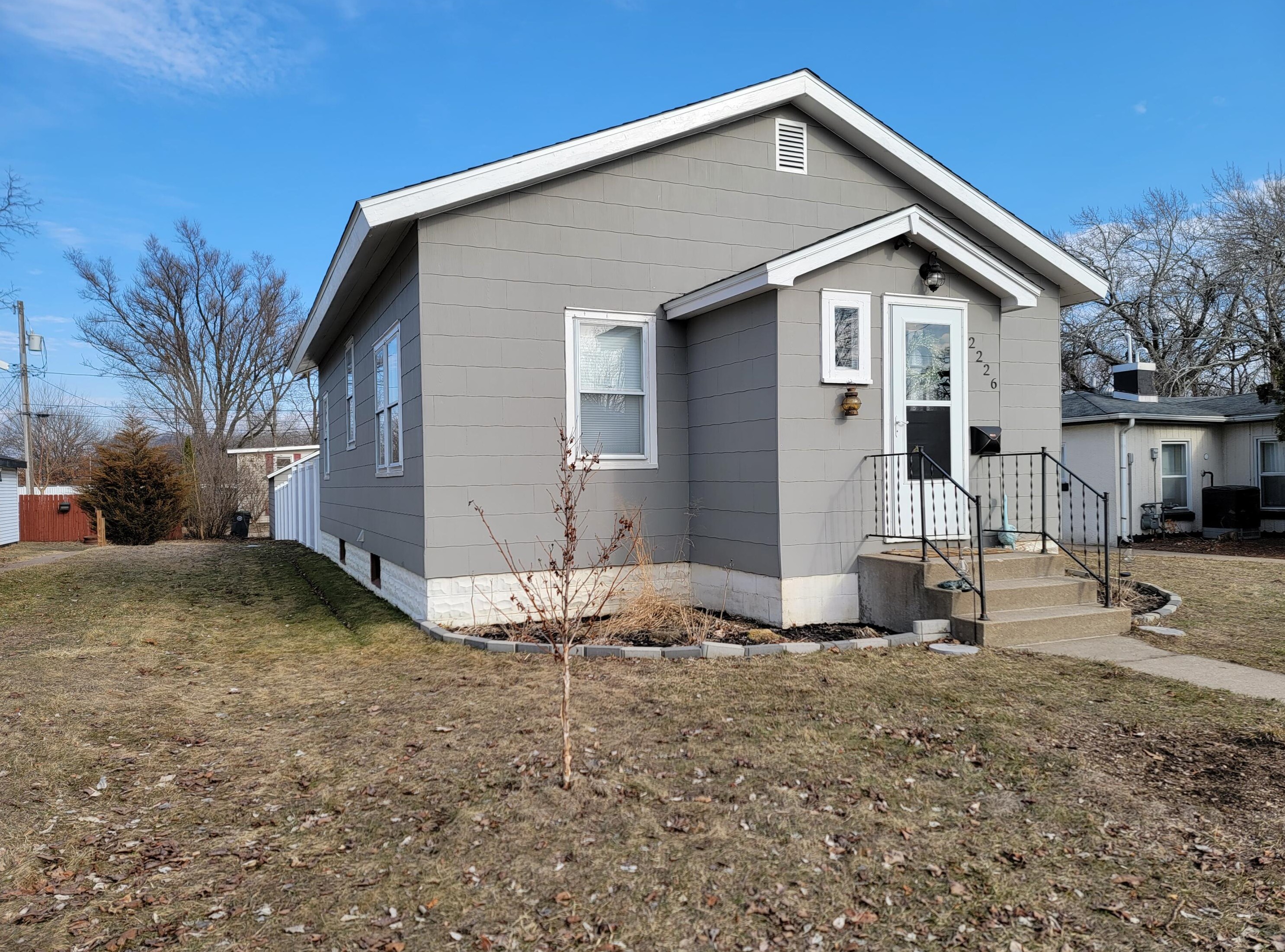 2226 Onalaska Ave, La Crosse, WI 54603