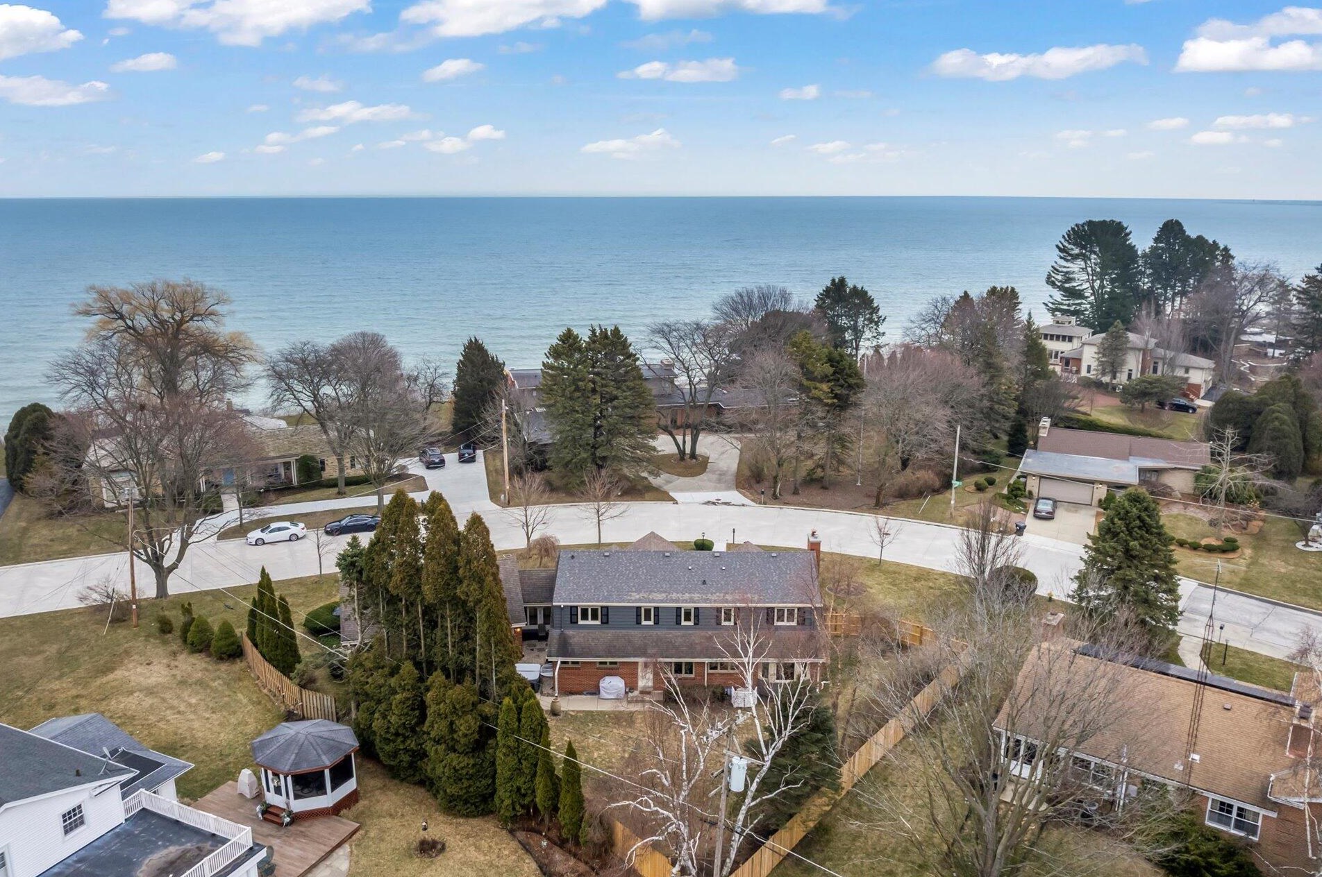 3800 Lighthouse Dr, Racine WI  53402-3618 exterior