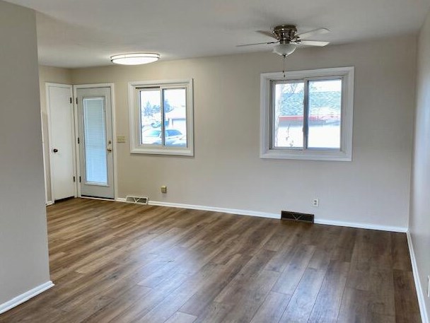 815 Ridgeway Dr, Pewaukee, WI 53072-4606