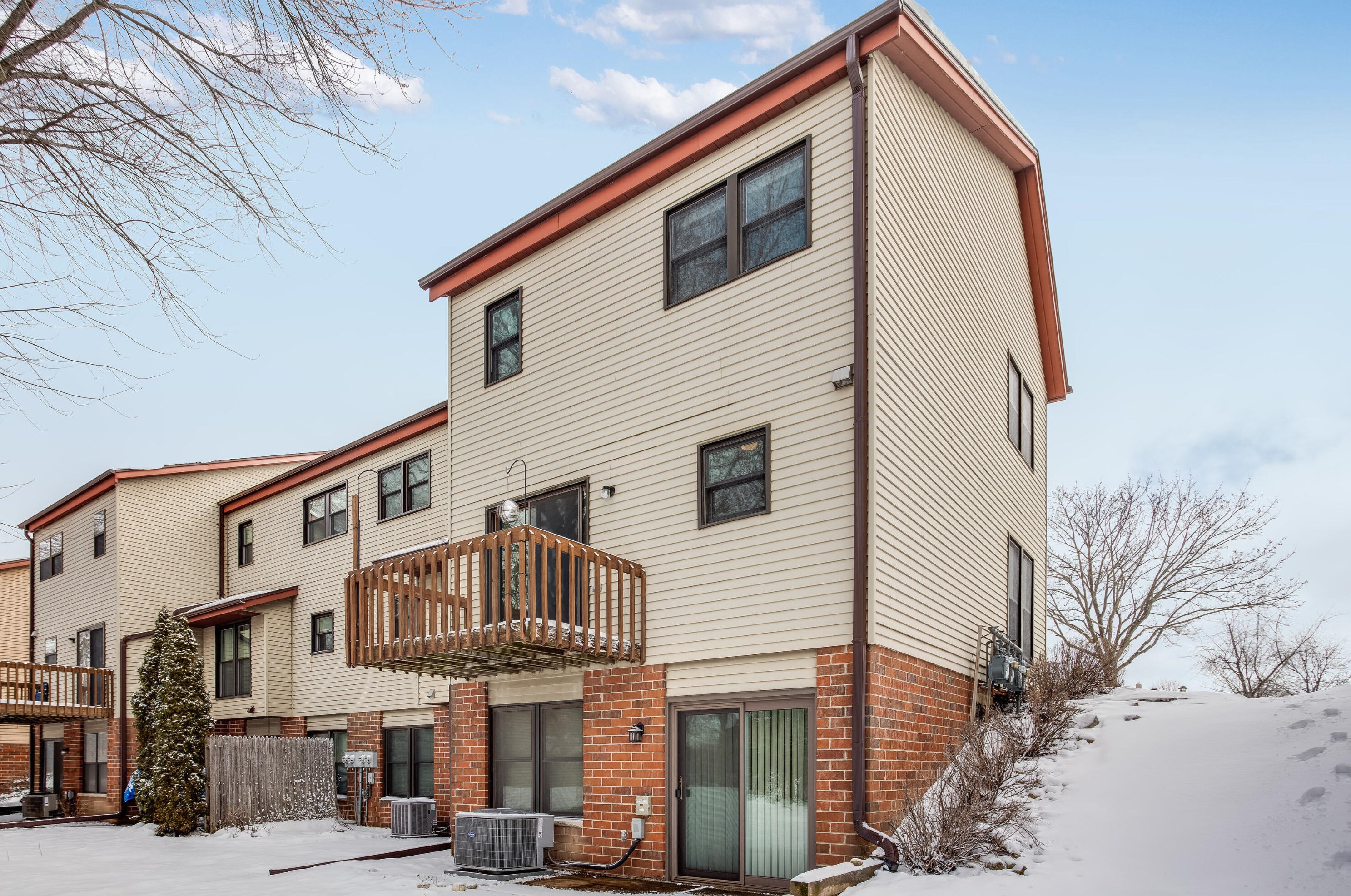 8239 88th St, Hales Corners, WI 53132-9704