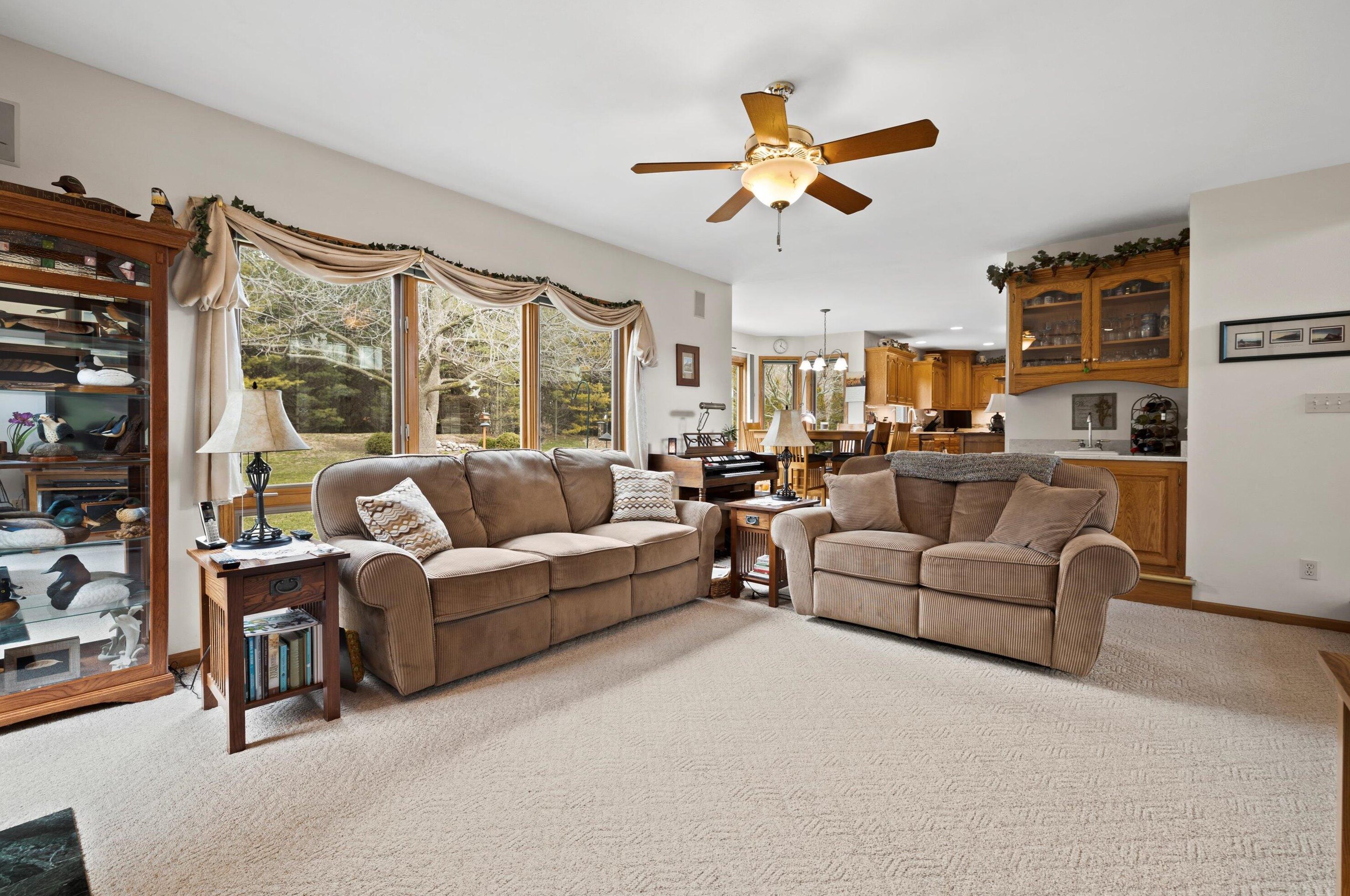 816 Riva Rdg, Racine, WI 53402-1975