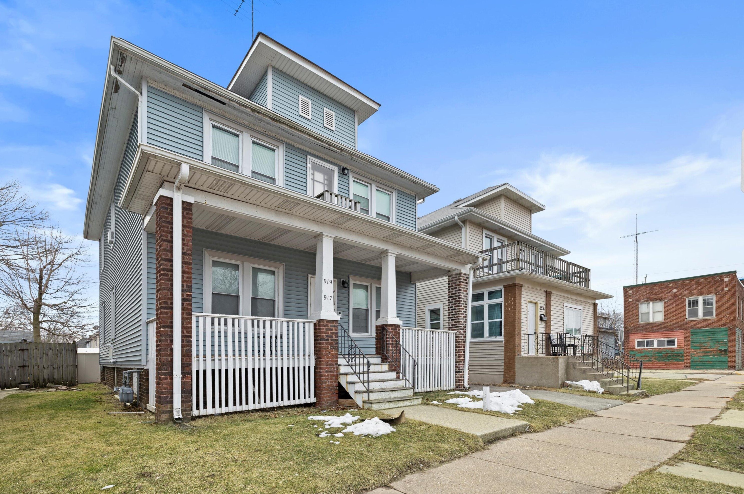 917 De Koven Ave, Racine, WI 53403-2606