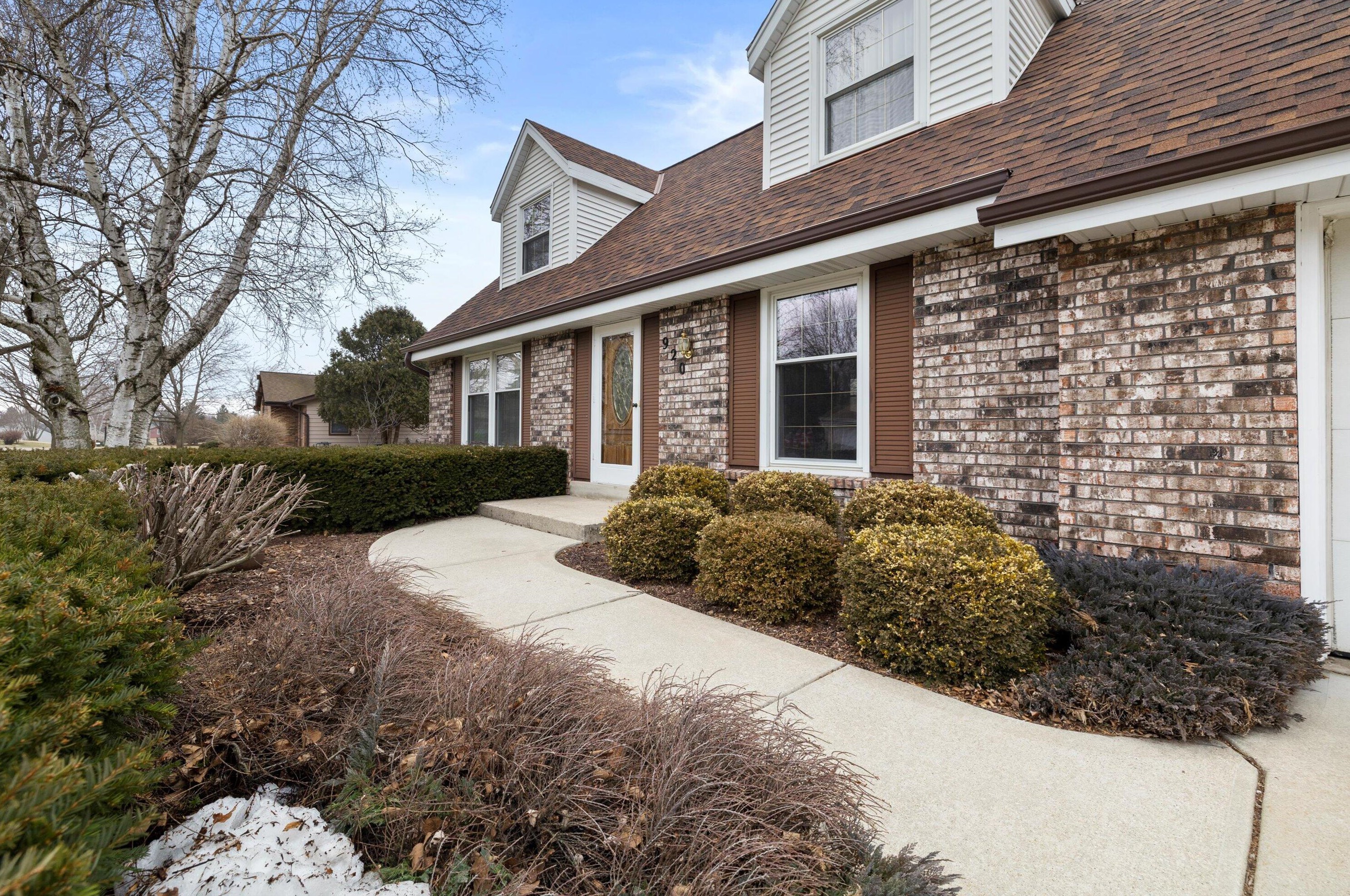 920 Oxford Dr, Chenequa, WI 53029